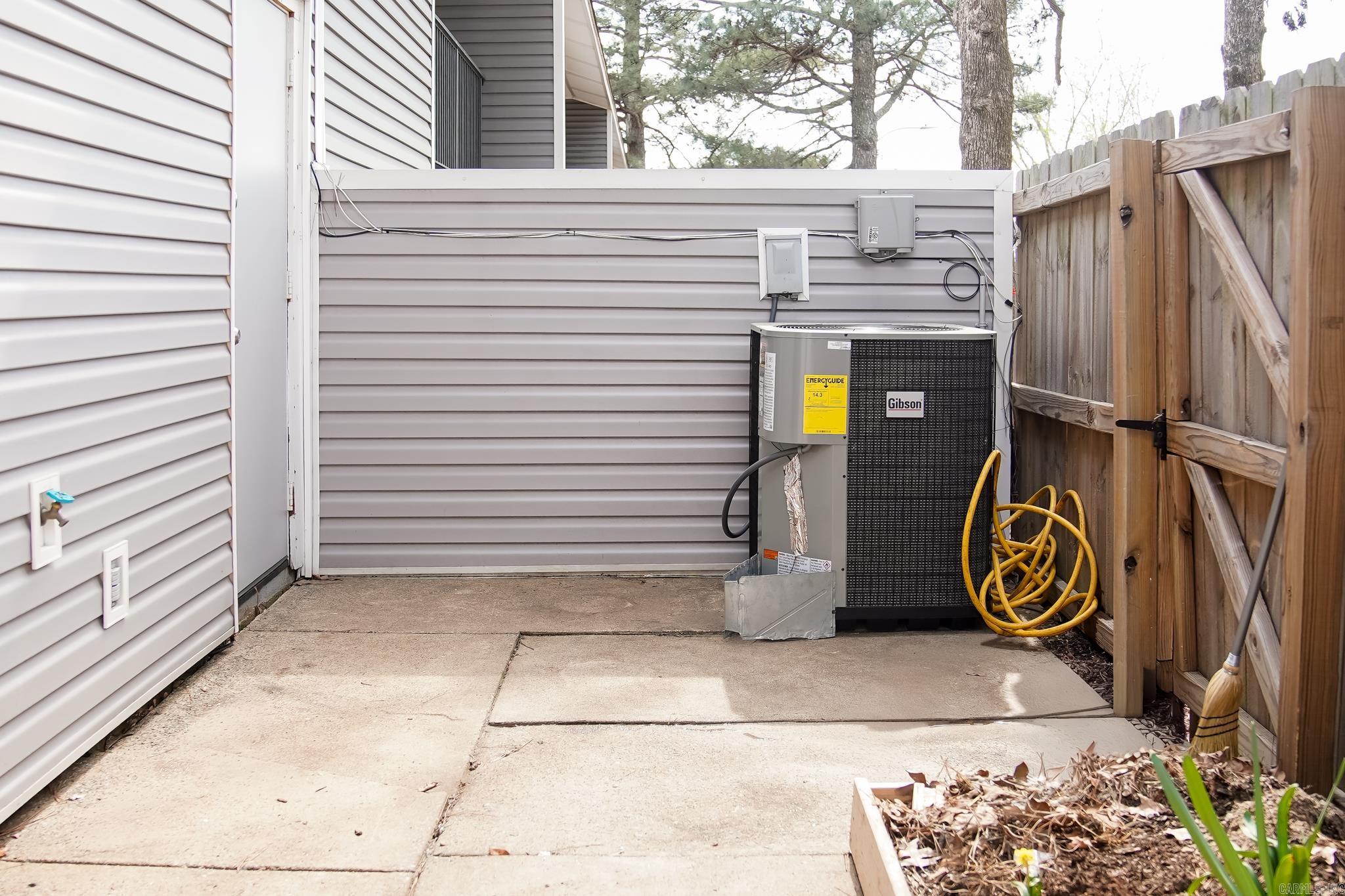 SHADOW OAKS - Residential