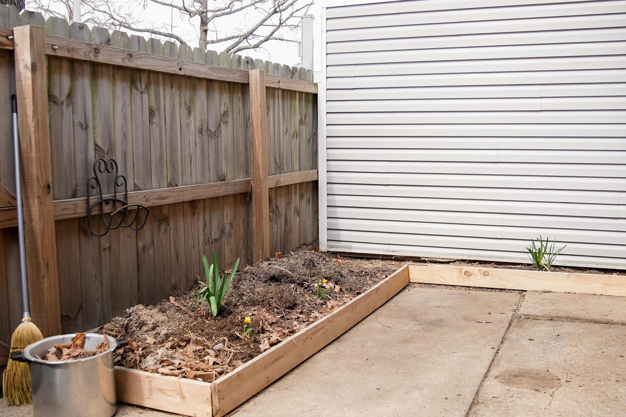 SHADOW OAKS - Residential