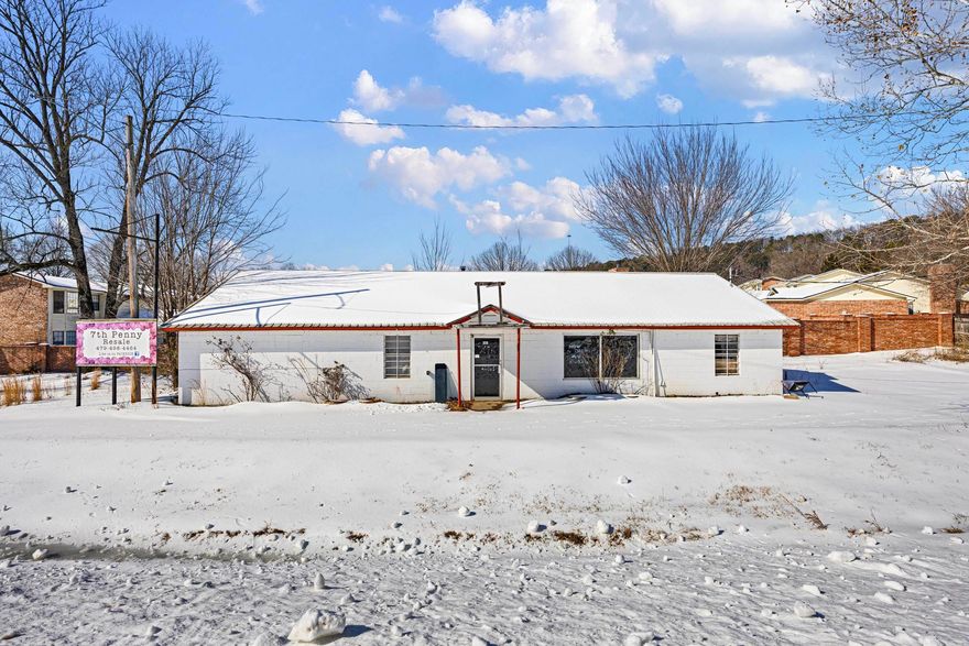 Prime commercial block building located just north of Russellville with high visibility and strong traffic counts on Highway 7 — ideal for a wide range of business uses. This versatile 2,046 sqft property features a spacious, open interior that can be easily configured to suit your specific needs, whether you’re planning retail, office, showroom, service industry, or other commercial operations. This property presents an outstanding opportunity for businesses seeking a high-traffic location with adaptability and strong regional presence. Contact me today for more details or to schedule a tour!