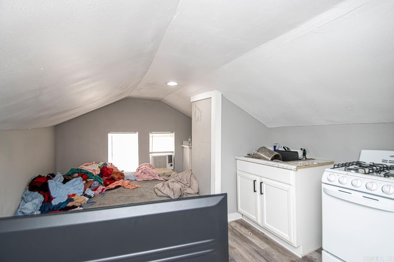 Weldon E Wrights - Residential Income