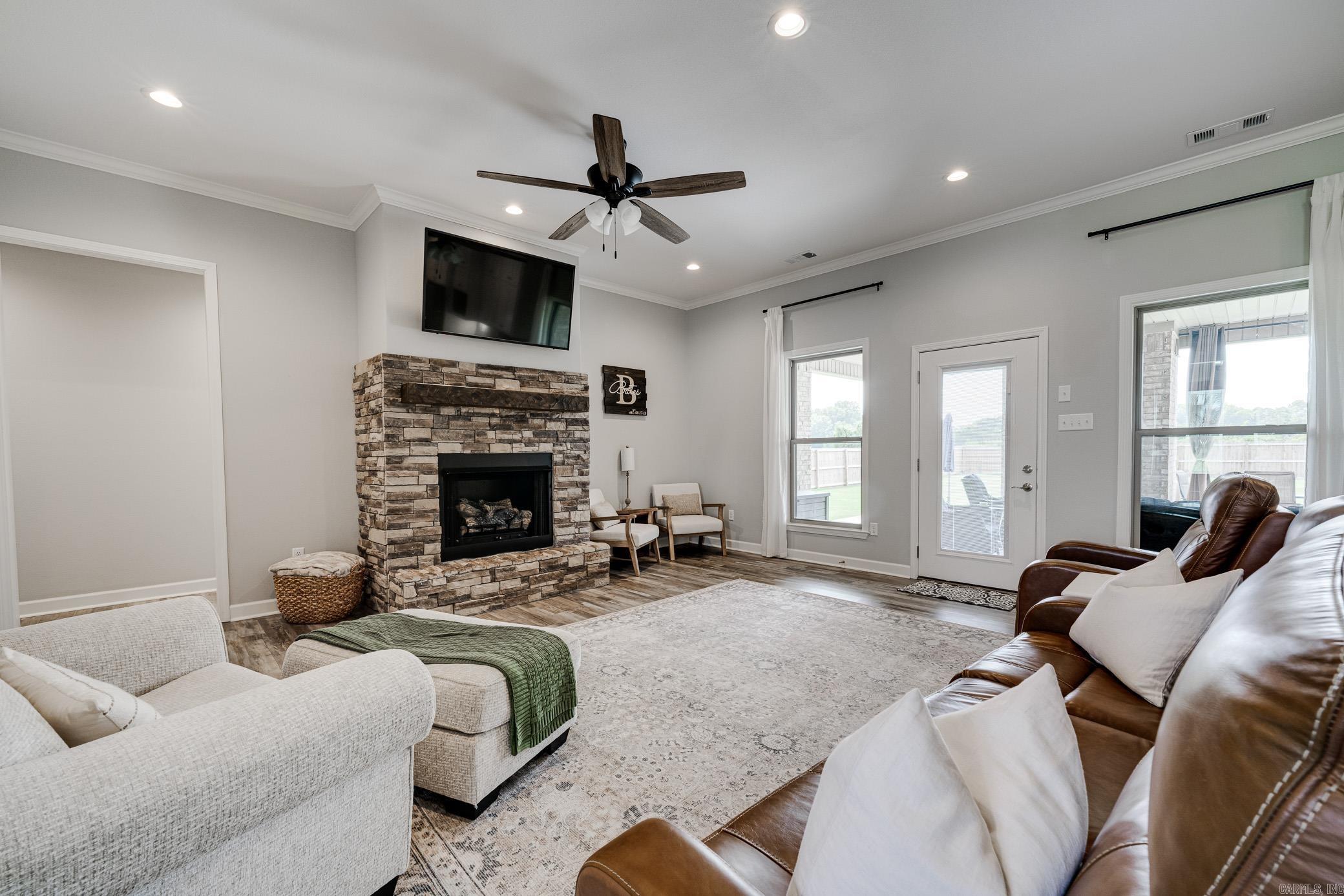 SUNSET LANDING - Residential