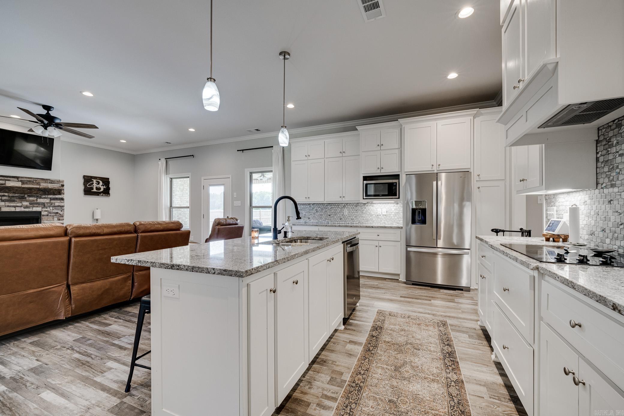 SUNSET LANDING - Residential