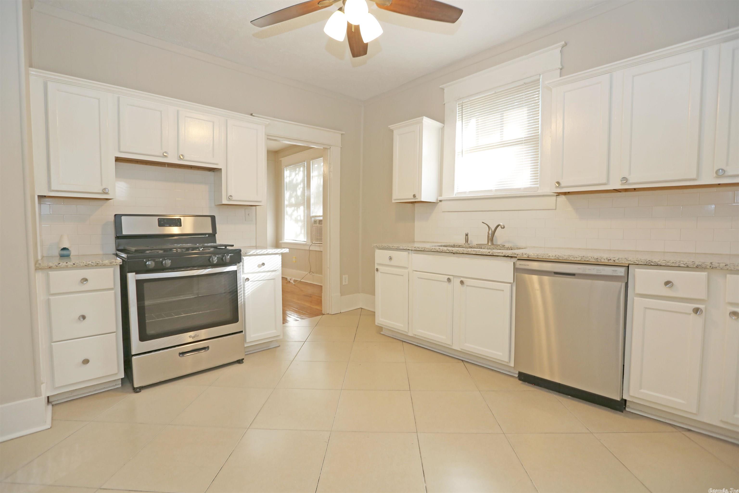 Hillcrest-Pfeifer - Residential Lease