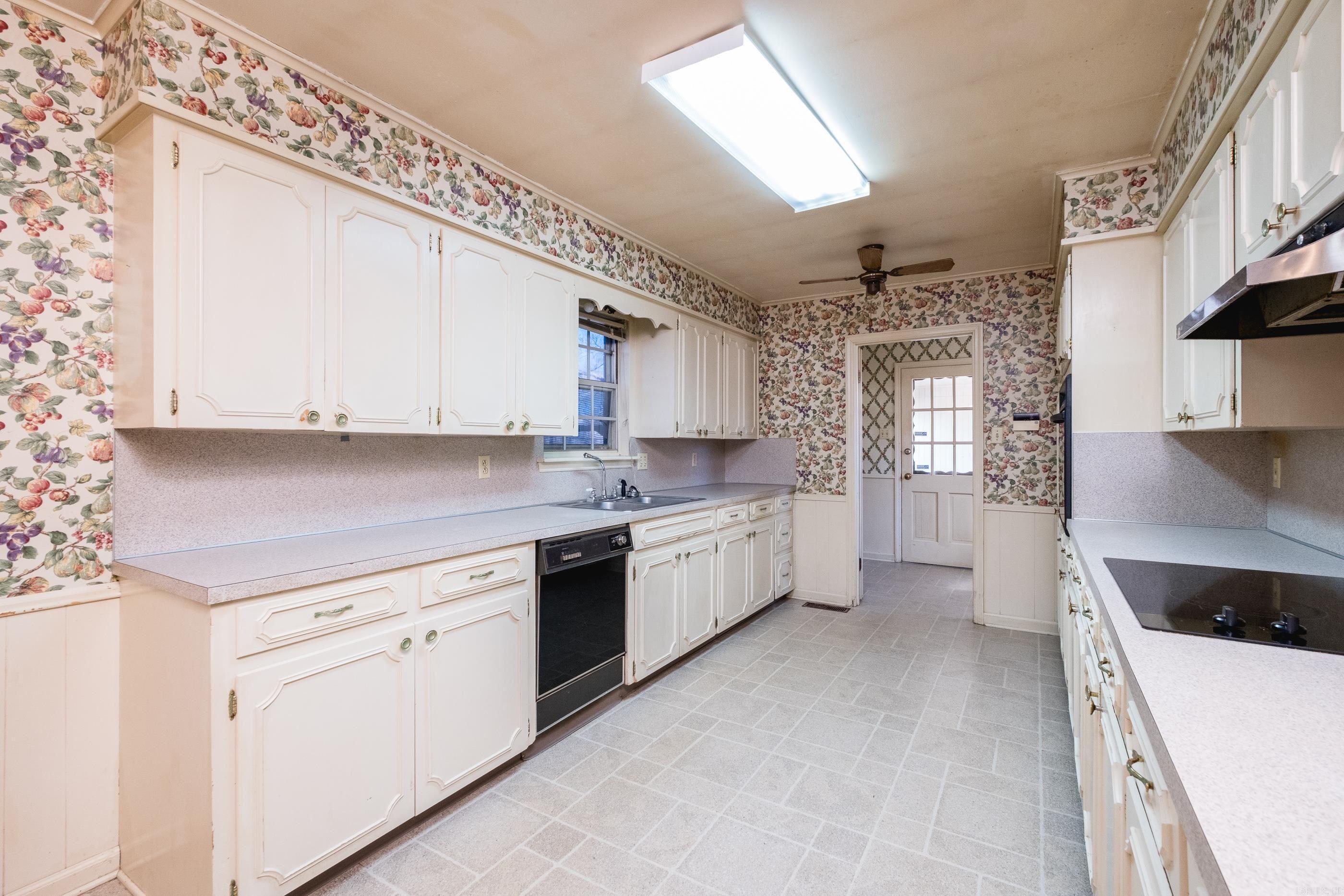 COLONY WEST - Residential