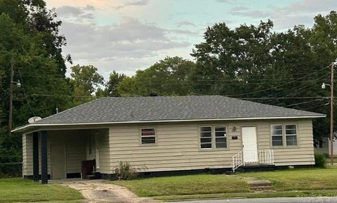 Photo of 301 Park Place Pl, Pine Bluff, AR 71601 (MLS # 26042417)