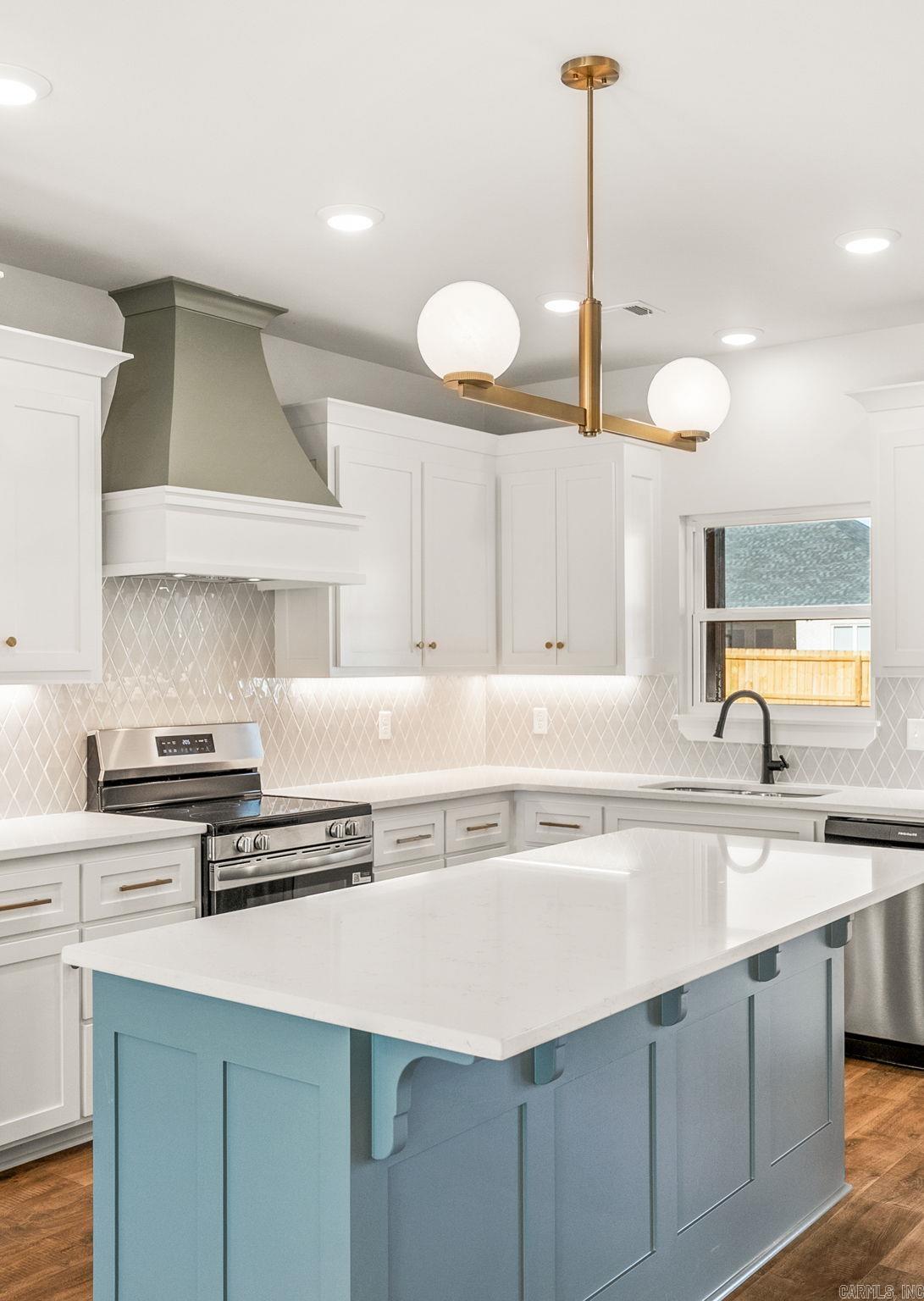 EAST MEADOW - Residential