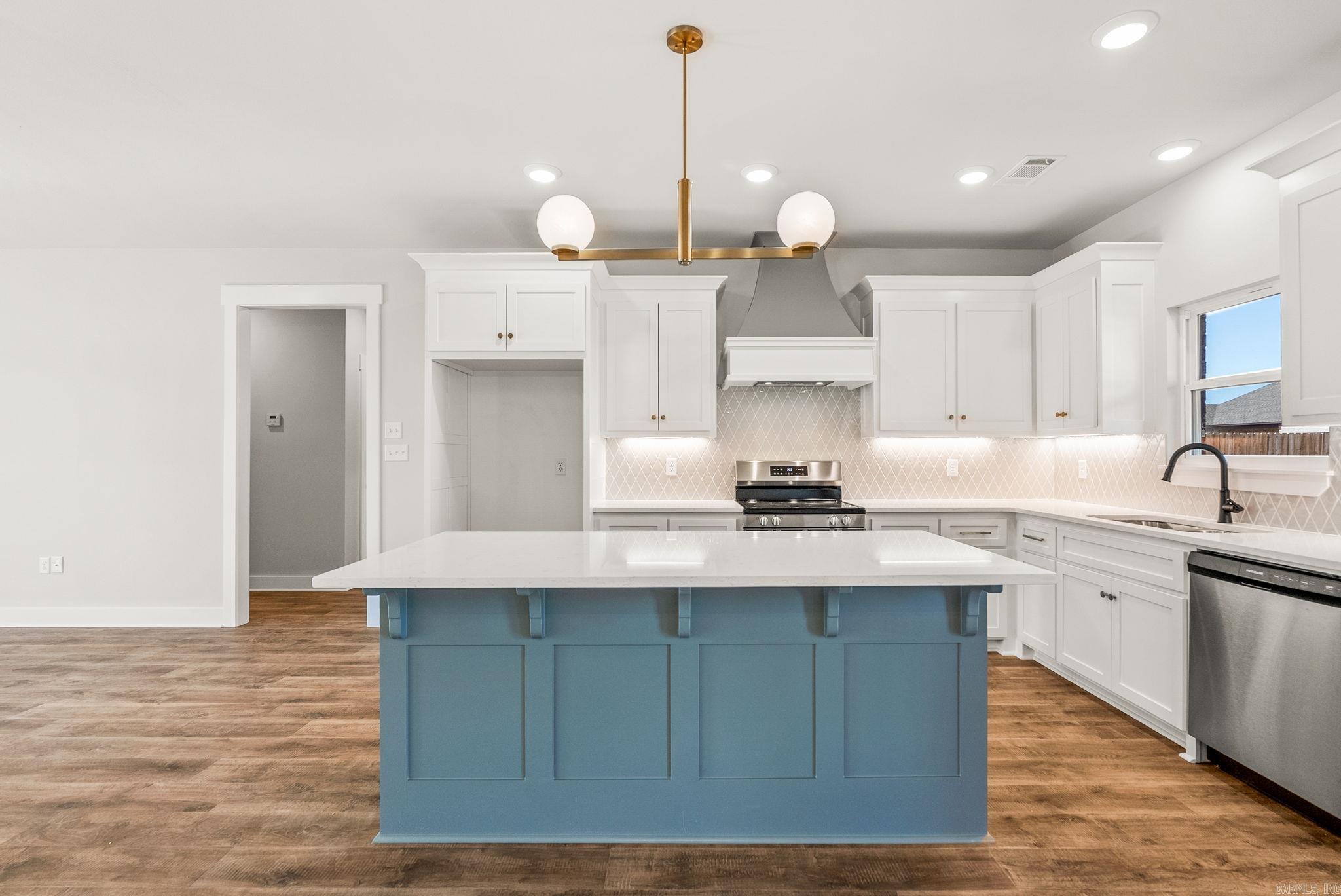 EAST MEADOW - Residential