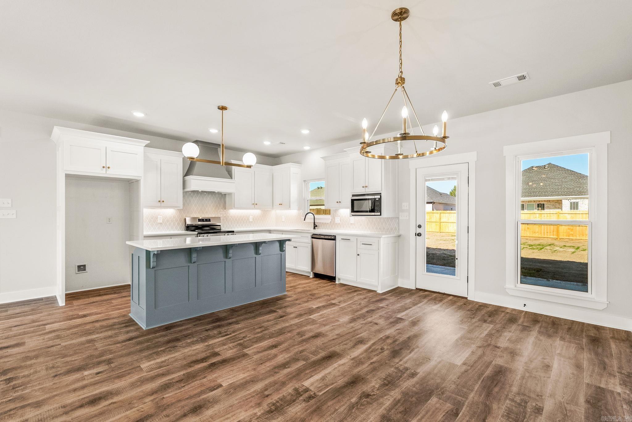 EAST MEADOW - Residential