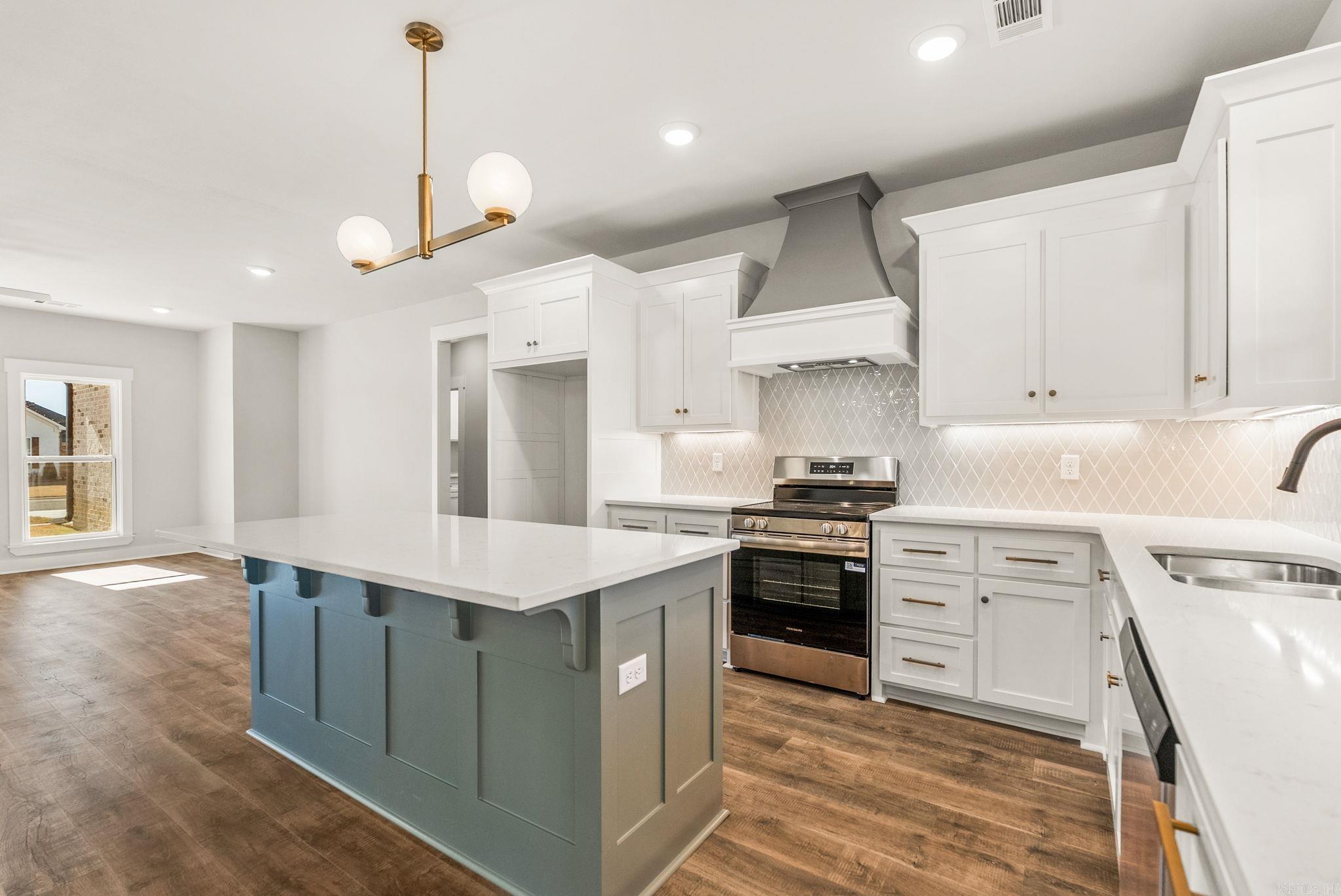 EAST MEADOW - Residential