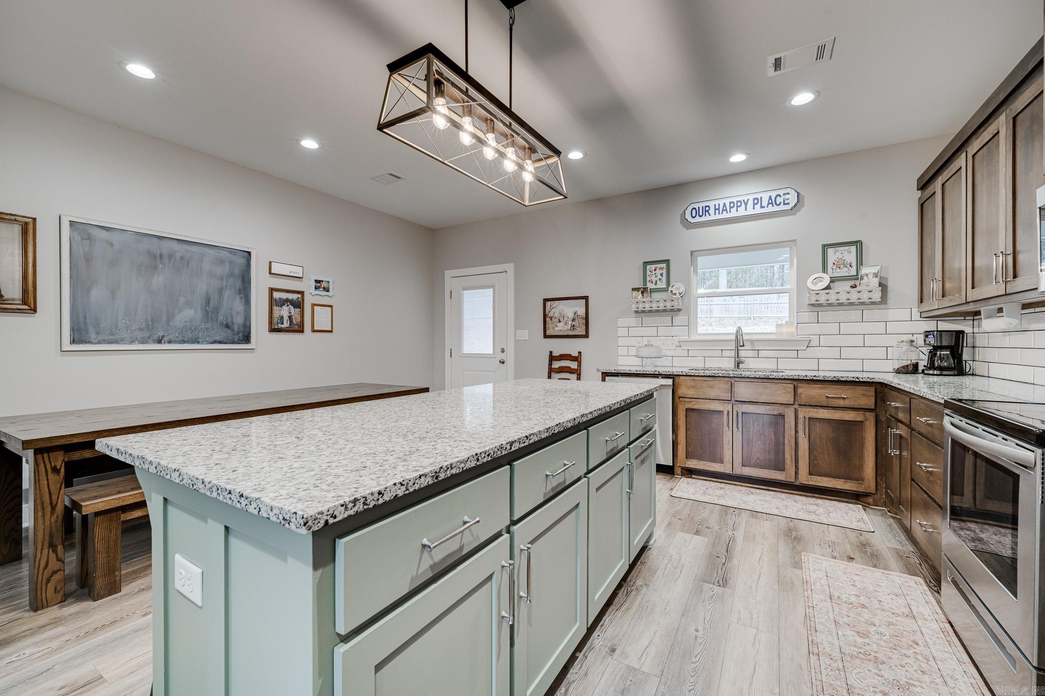 BLACK OAK - Residential