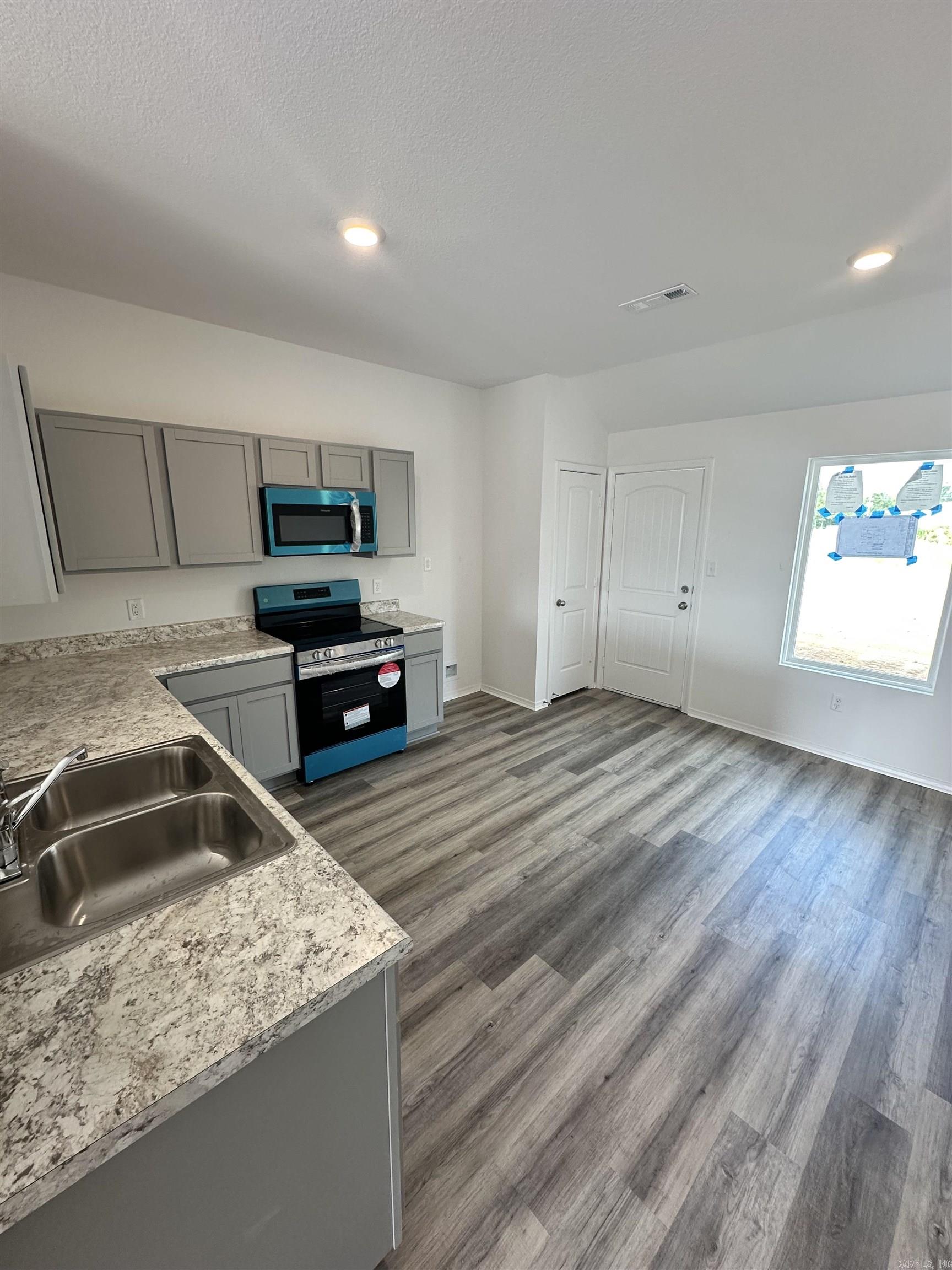 HILL FARM - Residential