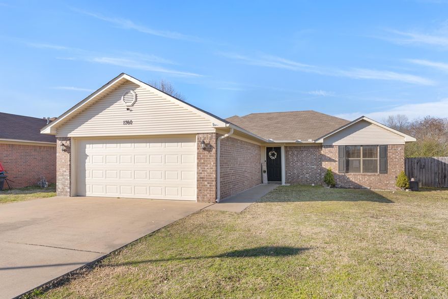 Beautiful home in the heart of Conway close to interstate access, downtown, and plenty of options for shopping and dining! This stunning home has nice floors, a beautiful kitchen, and an open living room. There is a large covered patio outback that is great for entertaining. The primary bedroom has a nice sized closet and the back yard is fully fenced.