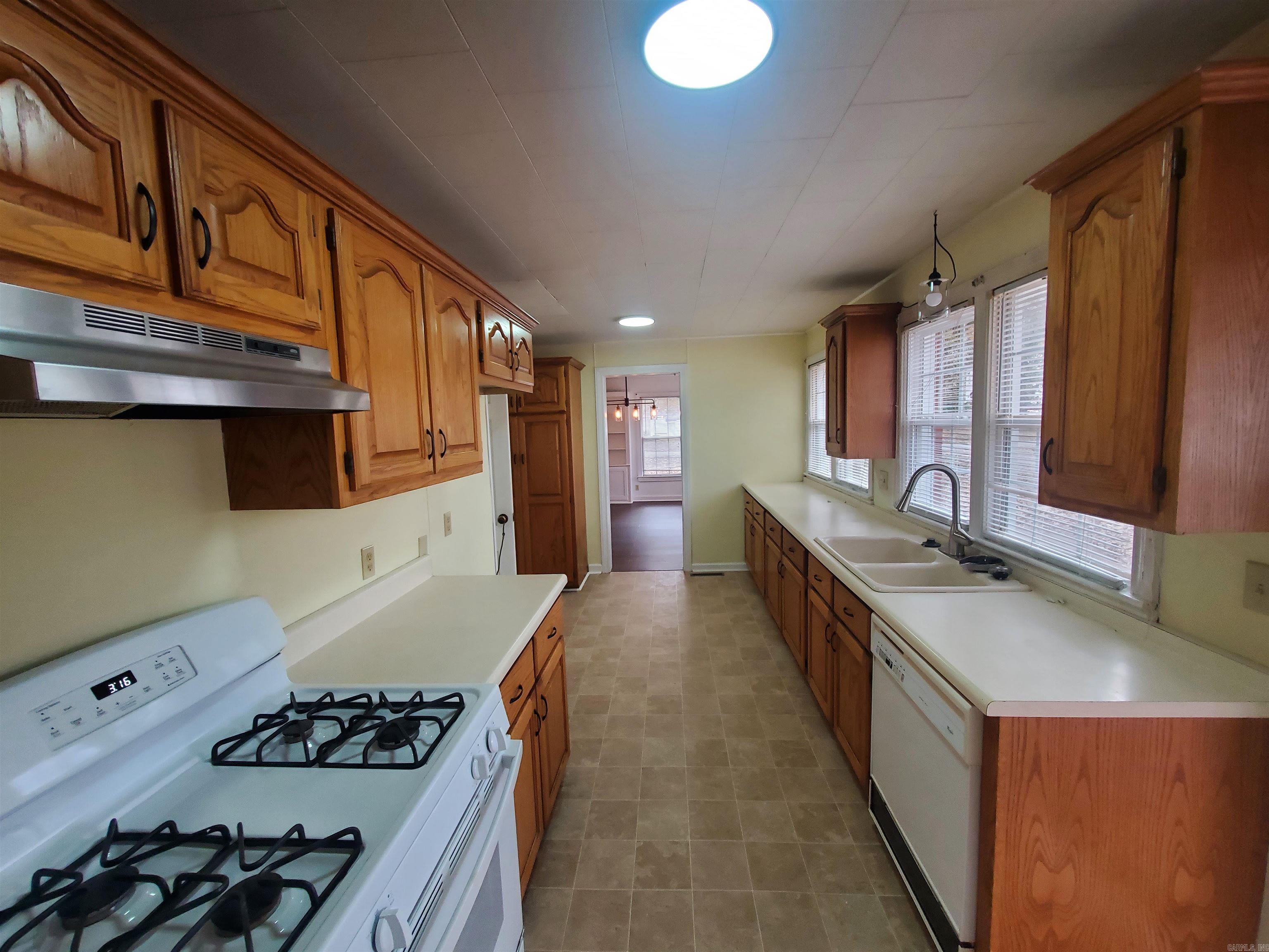 M&B PIGGOTT 2-20-8 - Residential