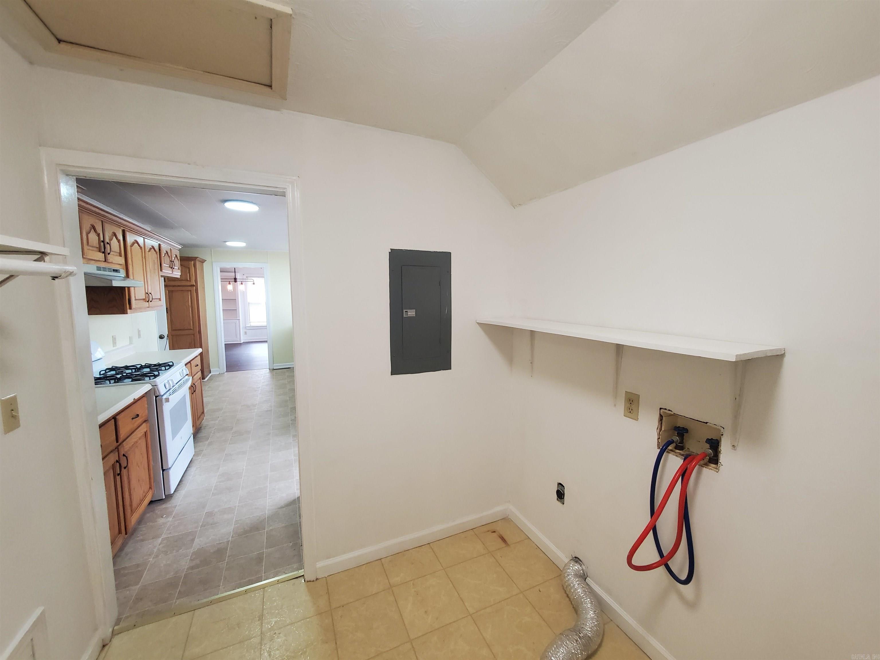 M&B PIGGOTT 2-20-8 - Residential