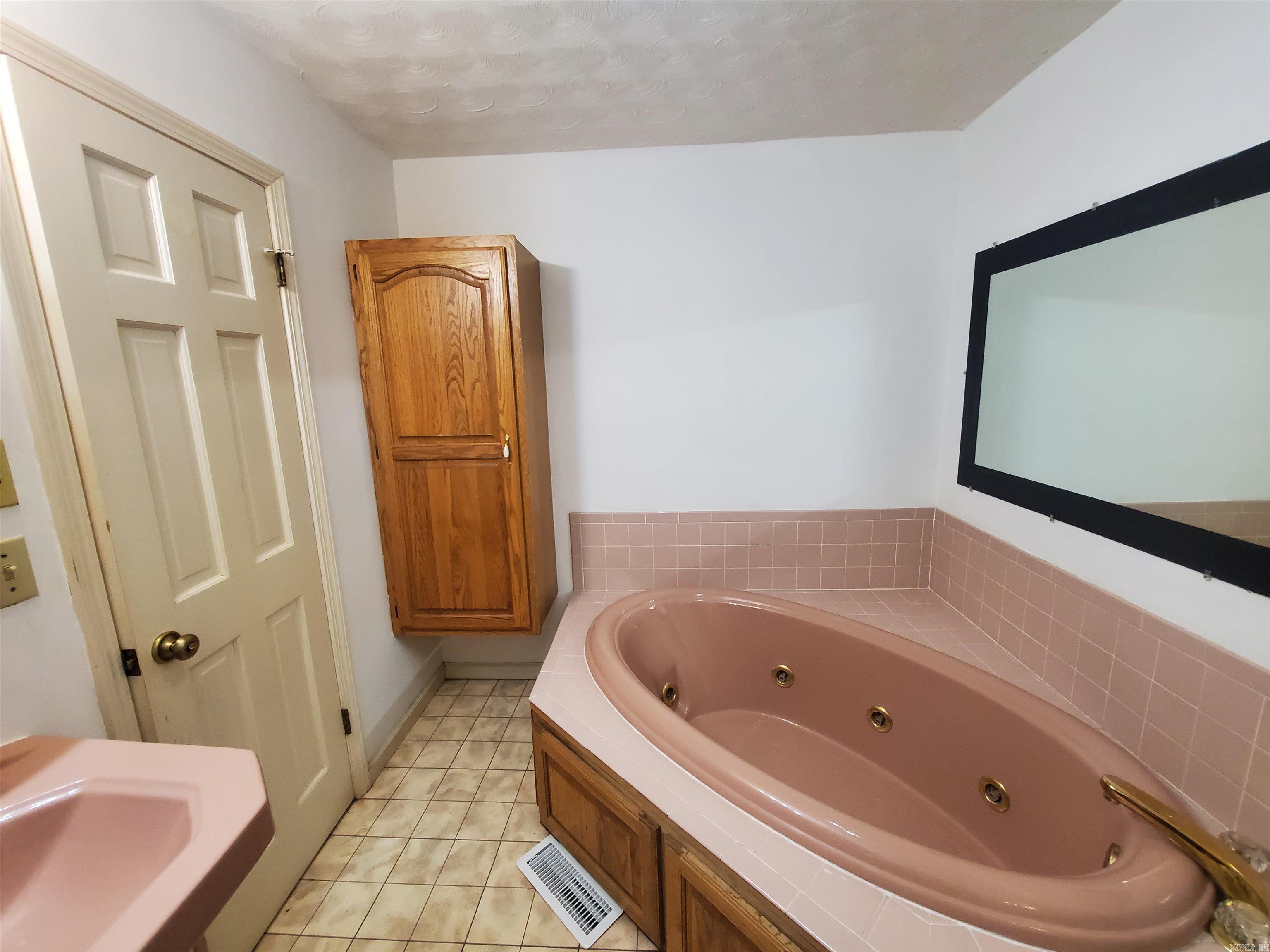 M&B PIGGOTT 2-20-8 - Residential