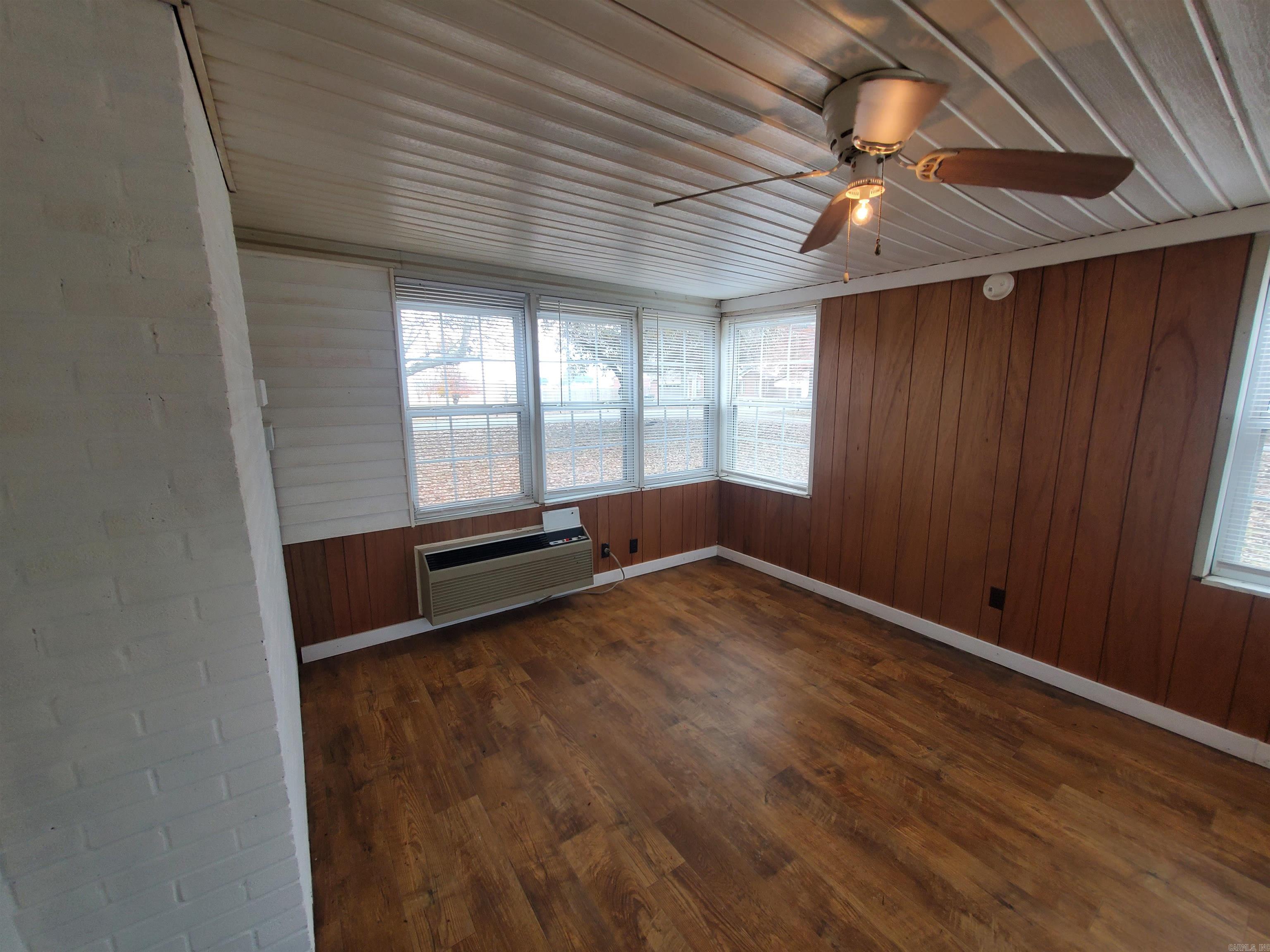 M&B PIGGOTT 2-20-8 - Residential