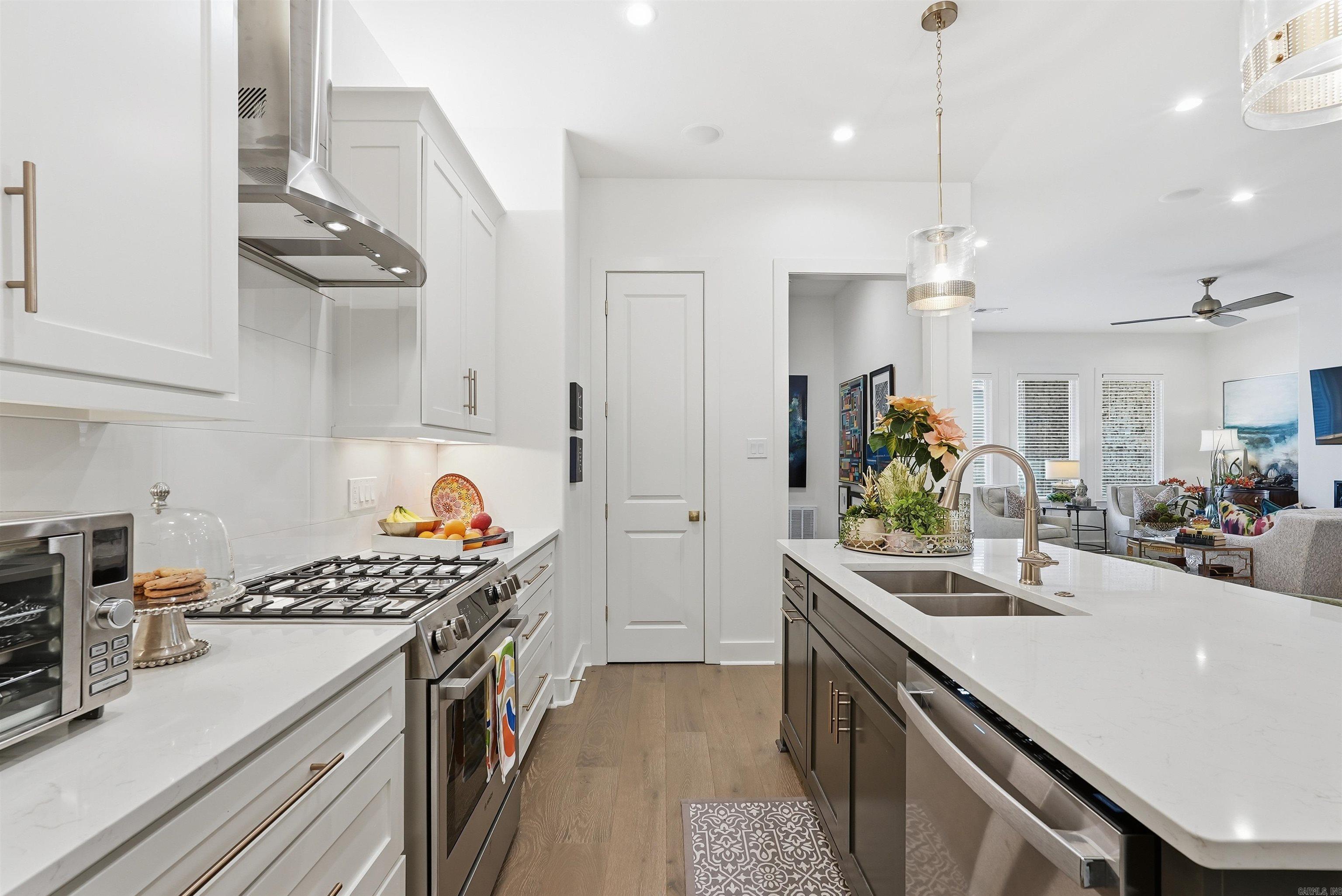 MERGERON COURT - Residential