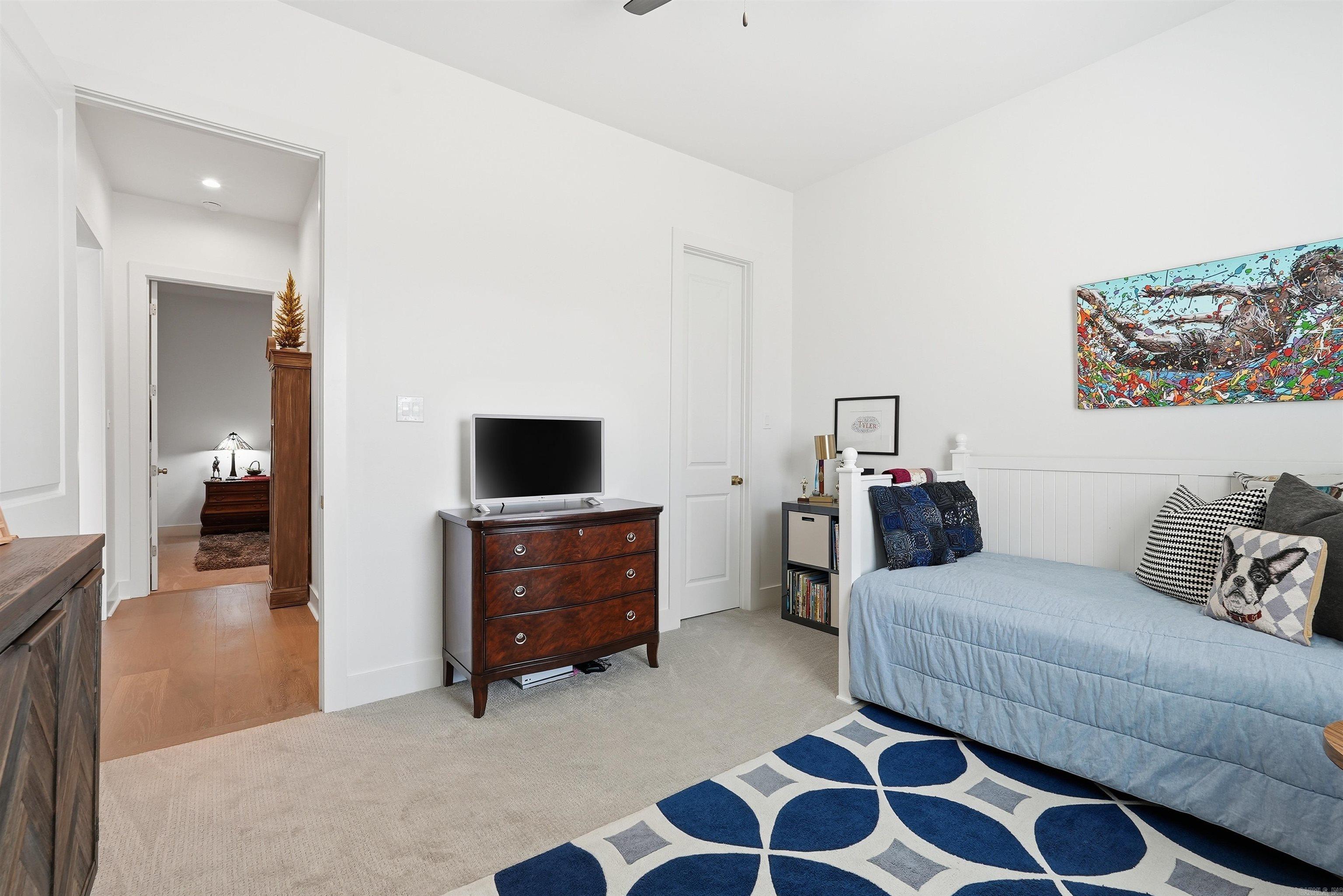 MERGERON COURT - Residential