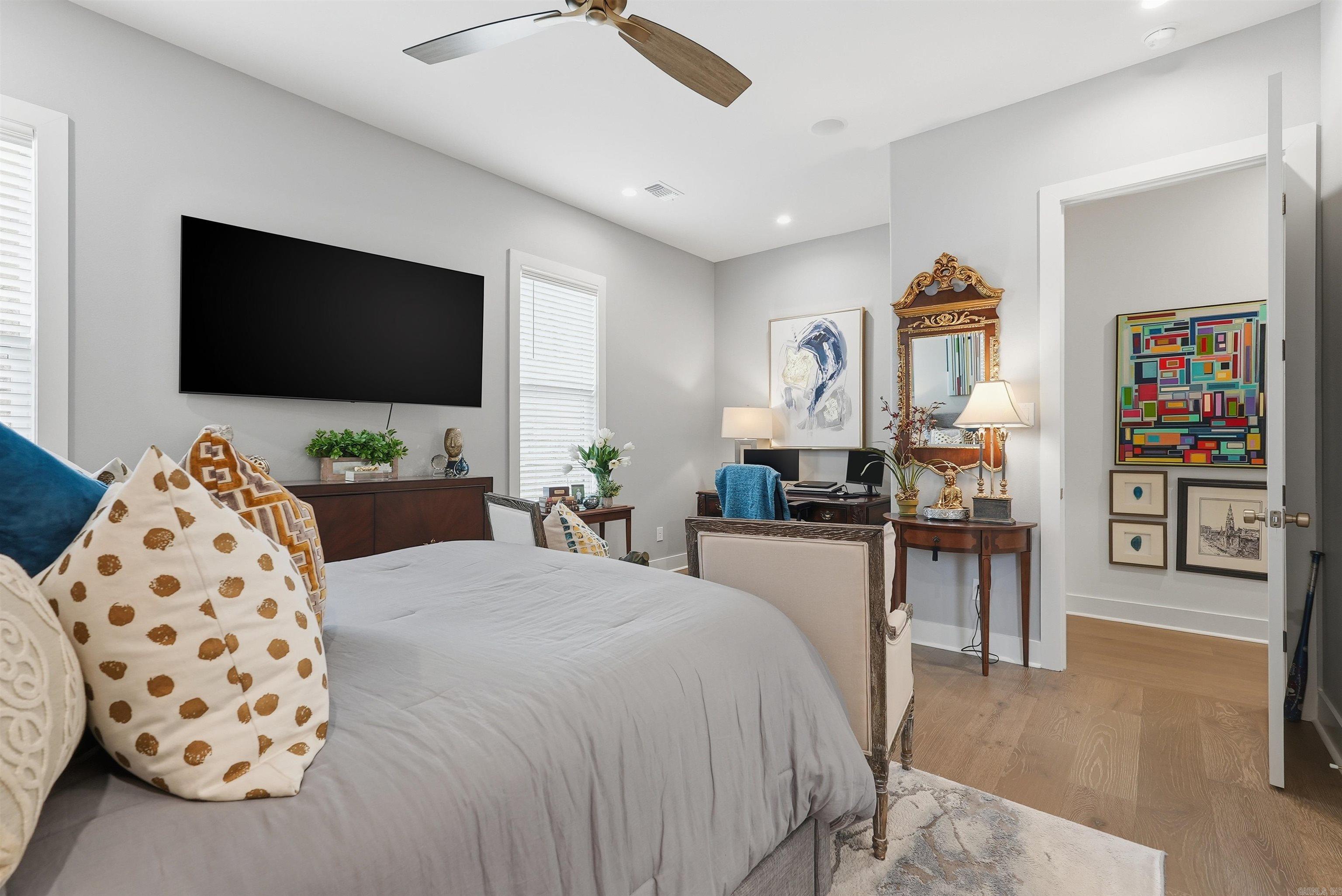 MERGERON COURT - Residential