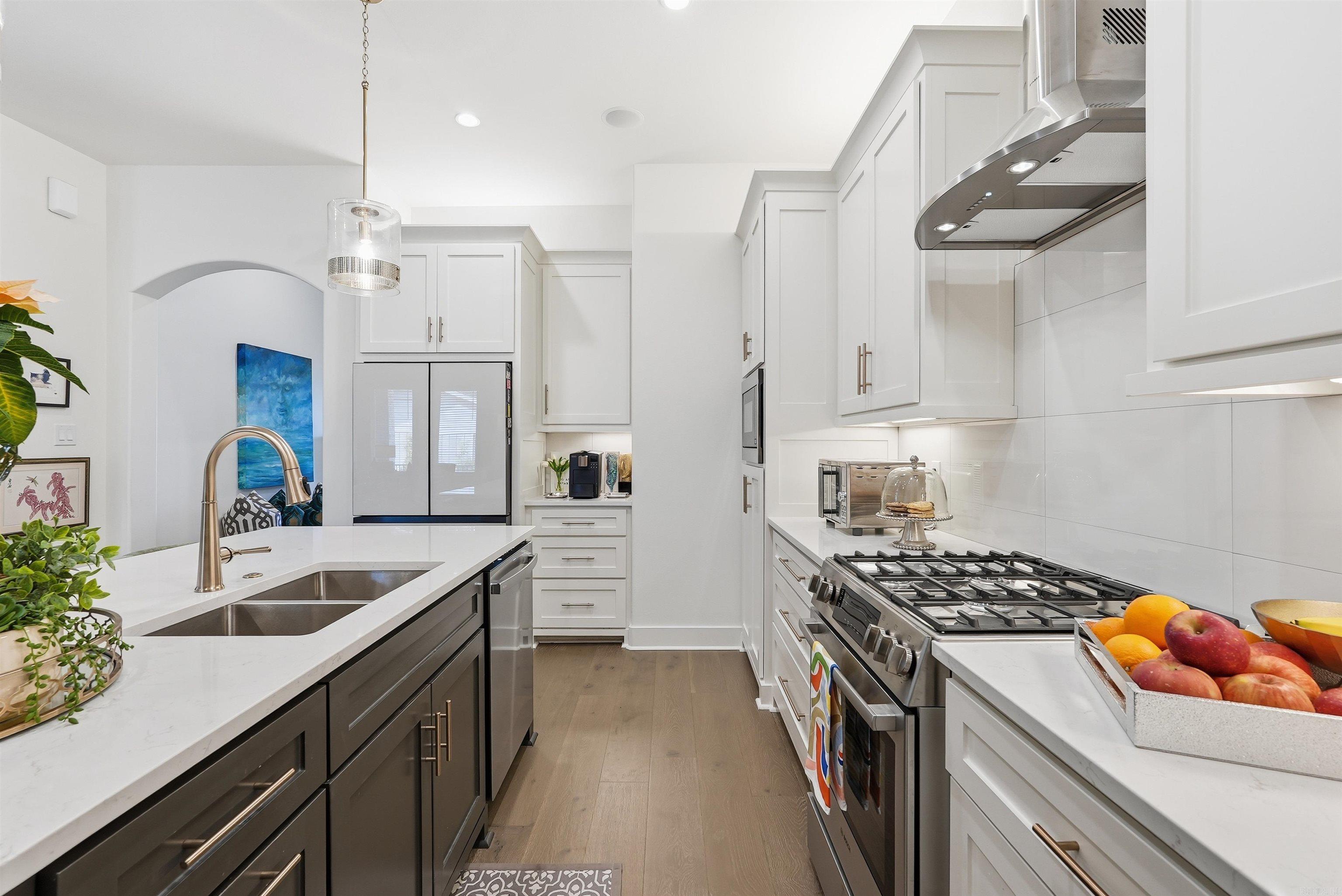 MERGERON COURT - Residential