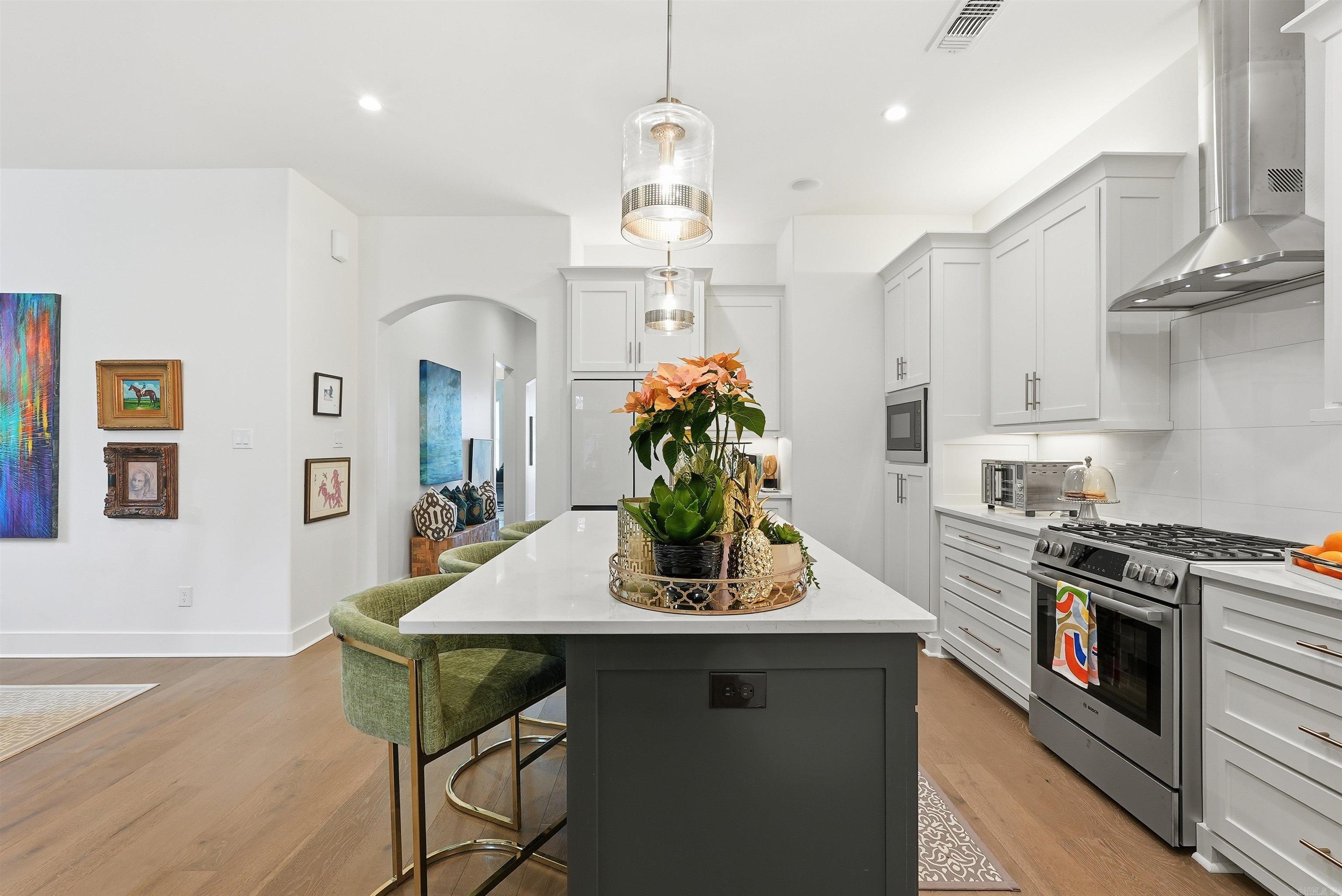 MERGERON COURT - Residential