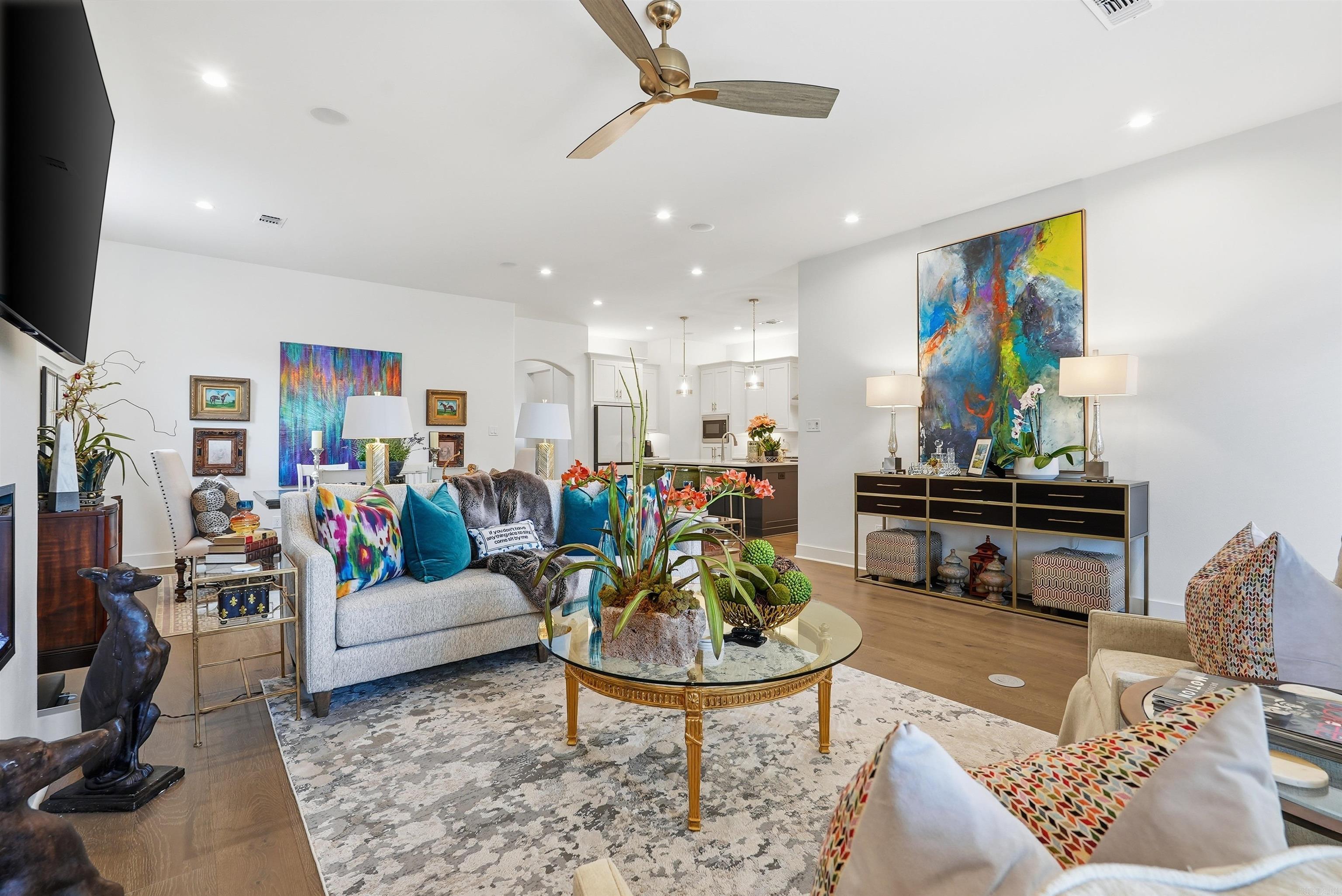 MERGERON COURT - Residential