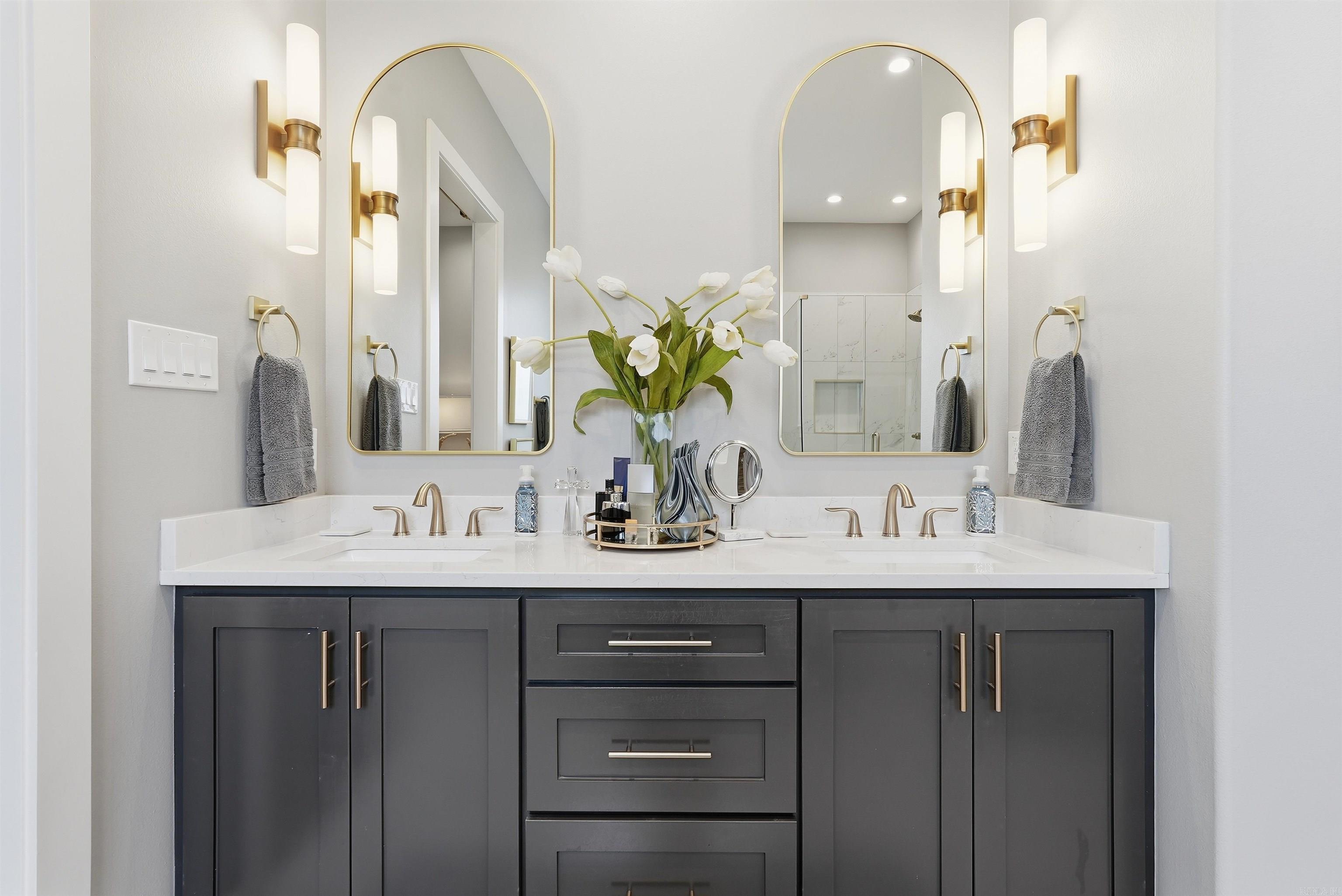 MERGERON COURT - Residential