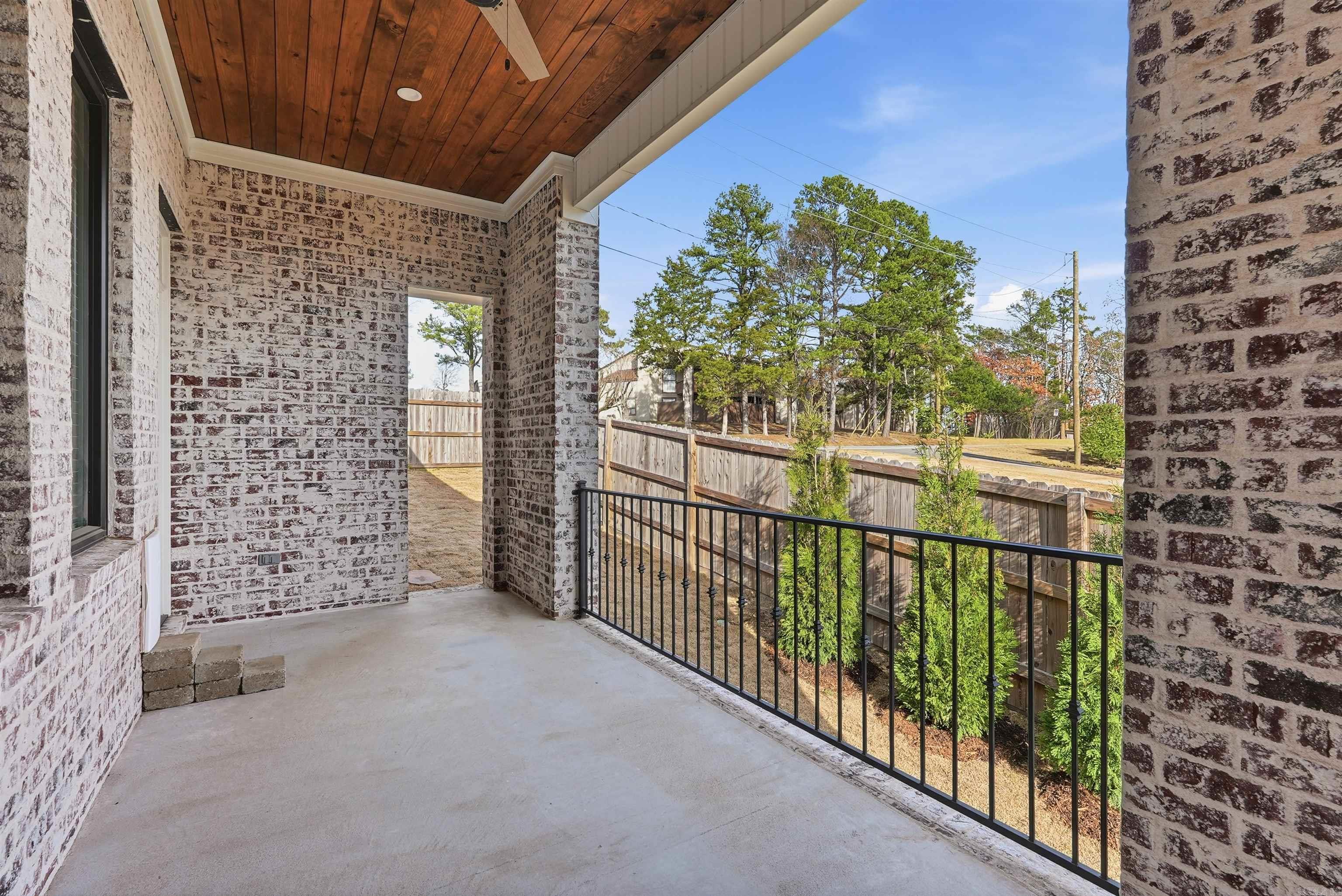 MERGERON COURT - Residential