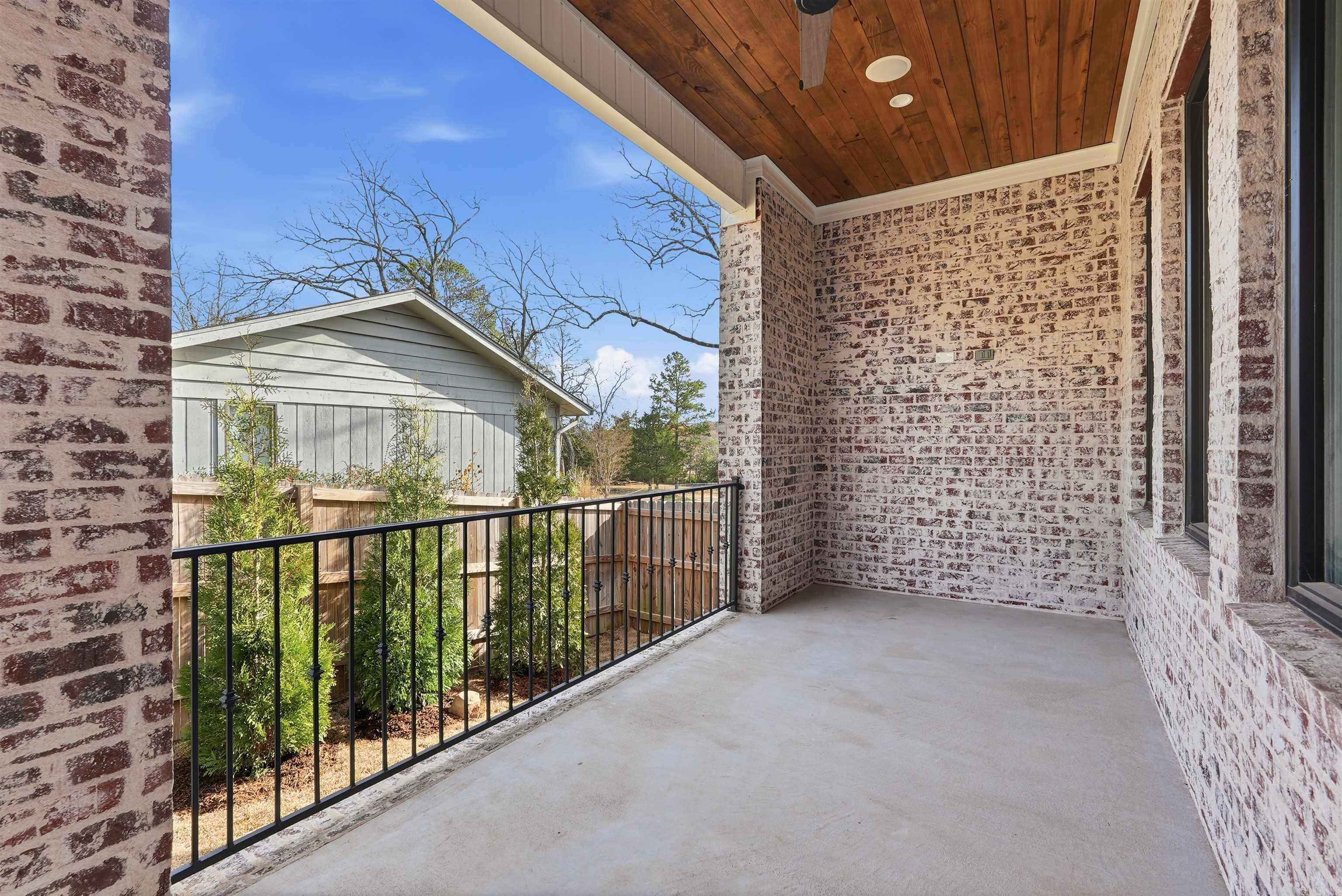 MERGERON COURT - Residential