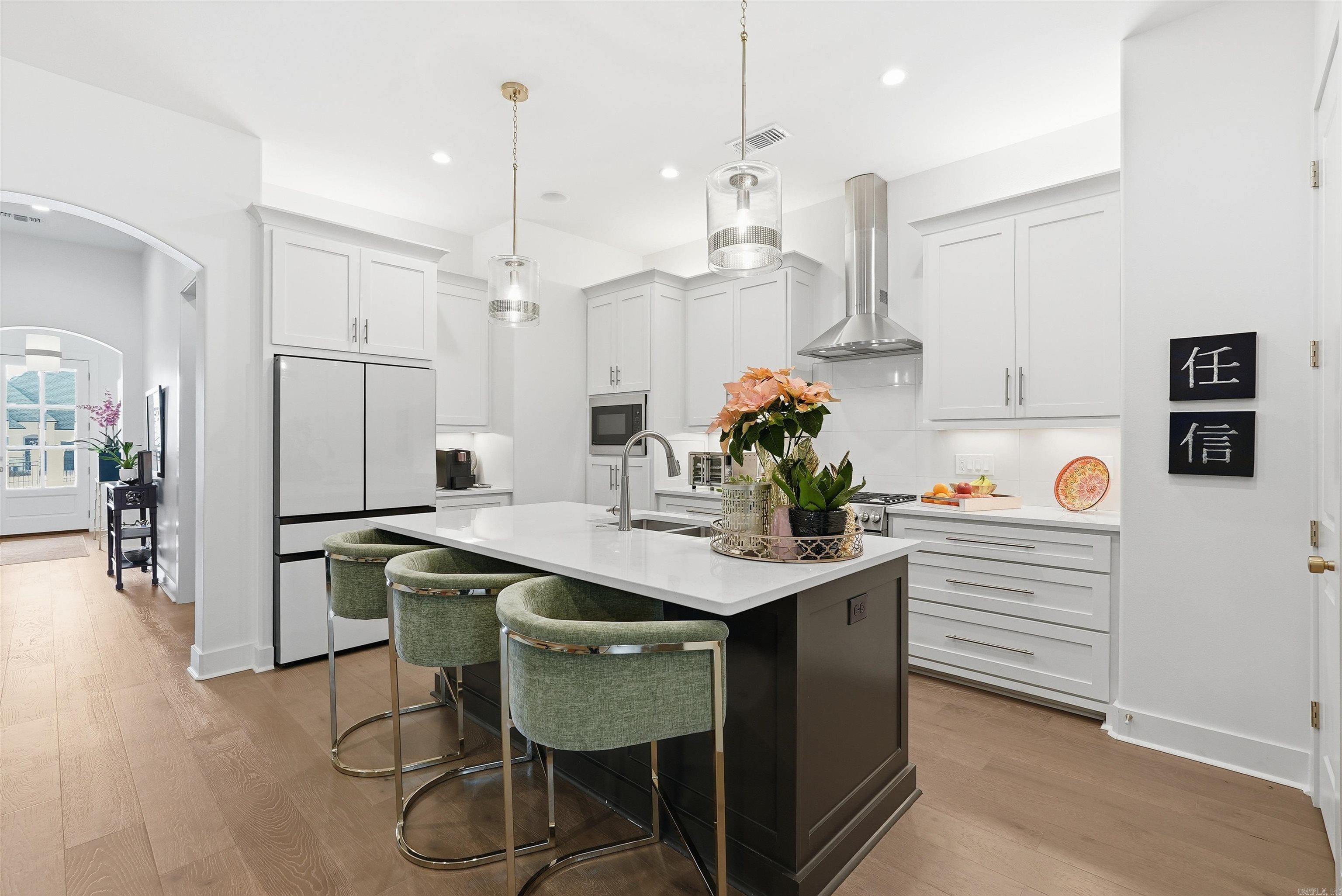 MERGERON COURT - Residential