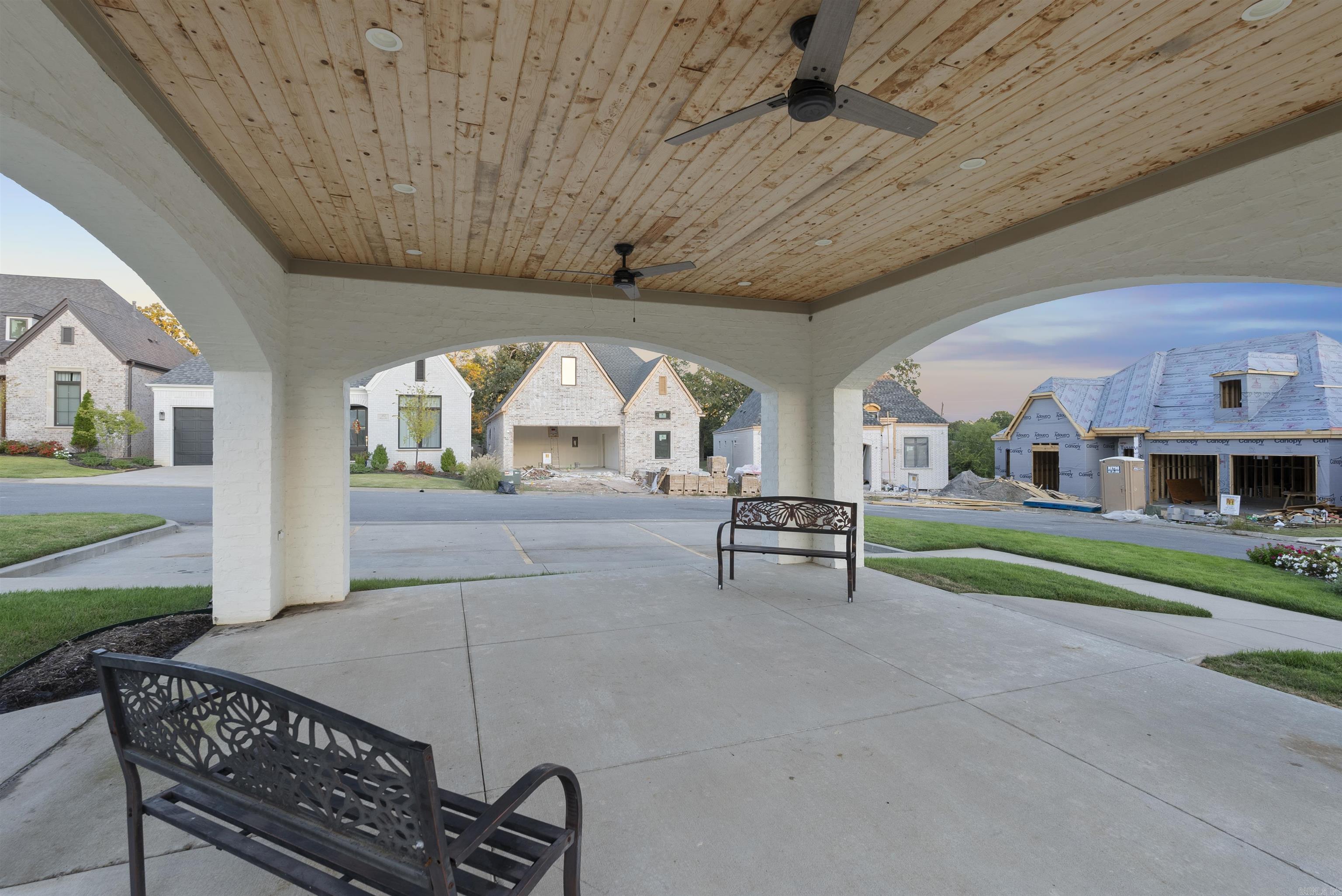 MERGERON COURT - Residential