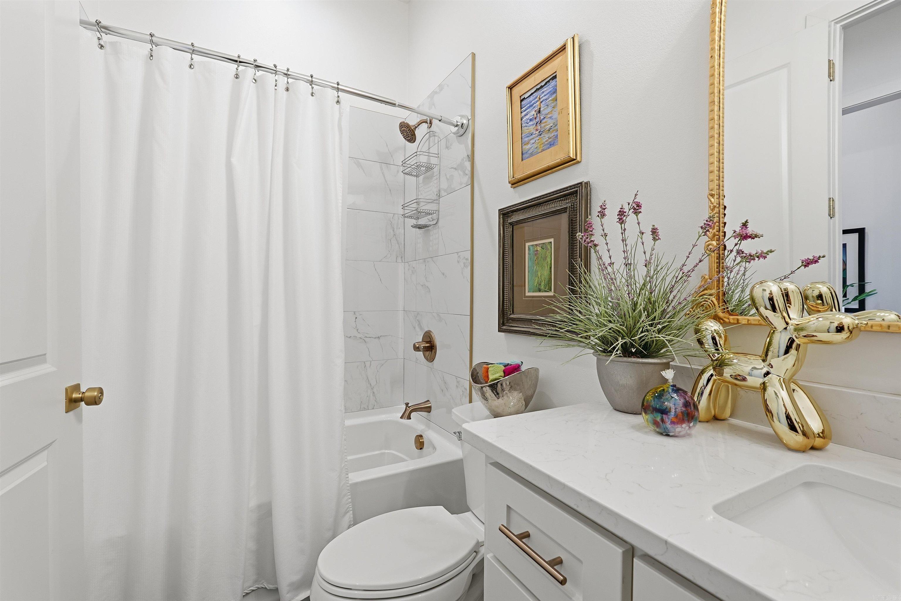 MERGERON COURT - Residential