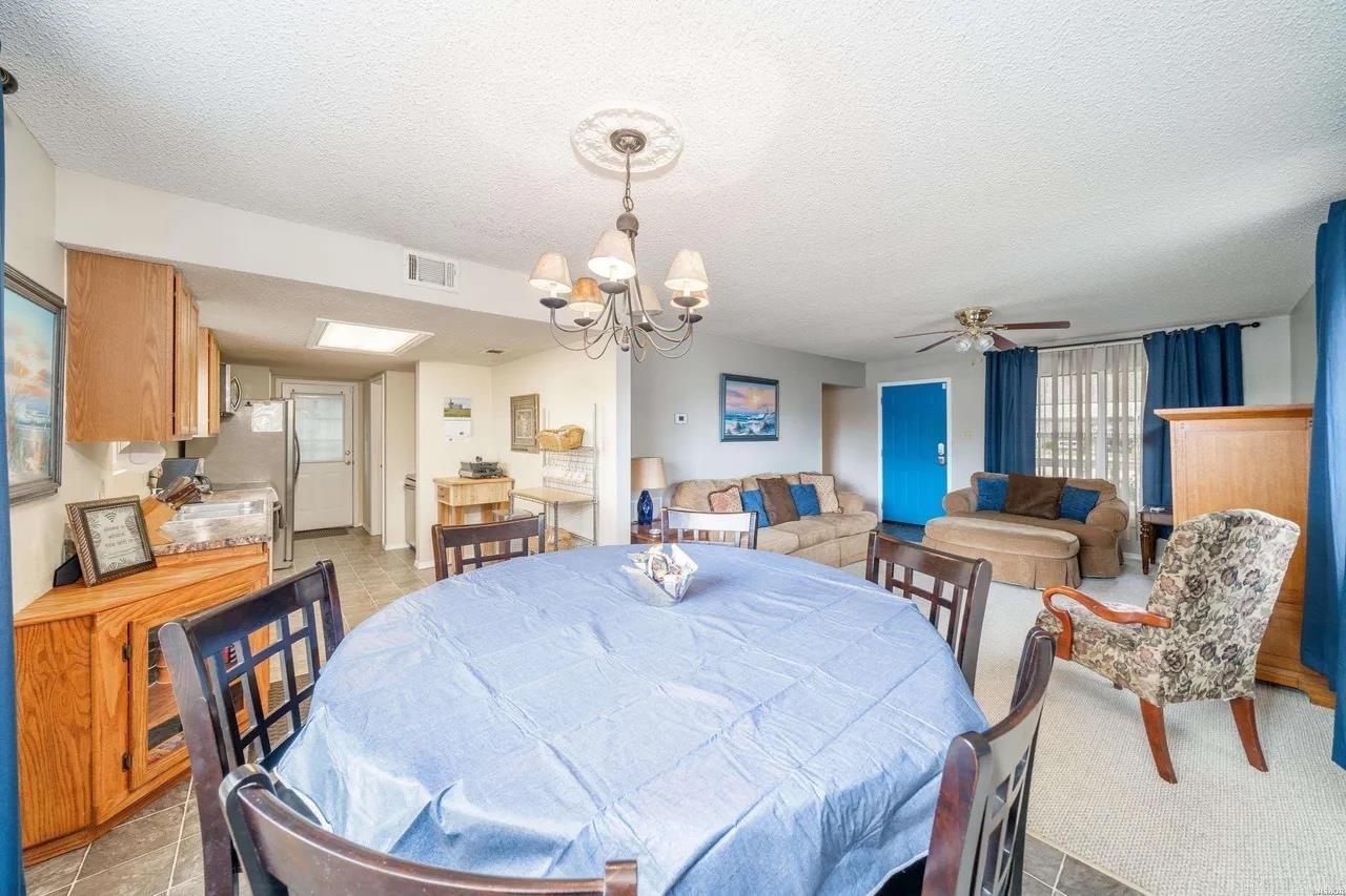 WOODLAND SHORES - Residential