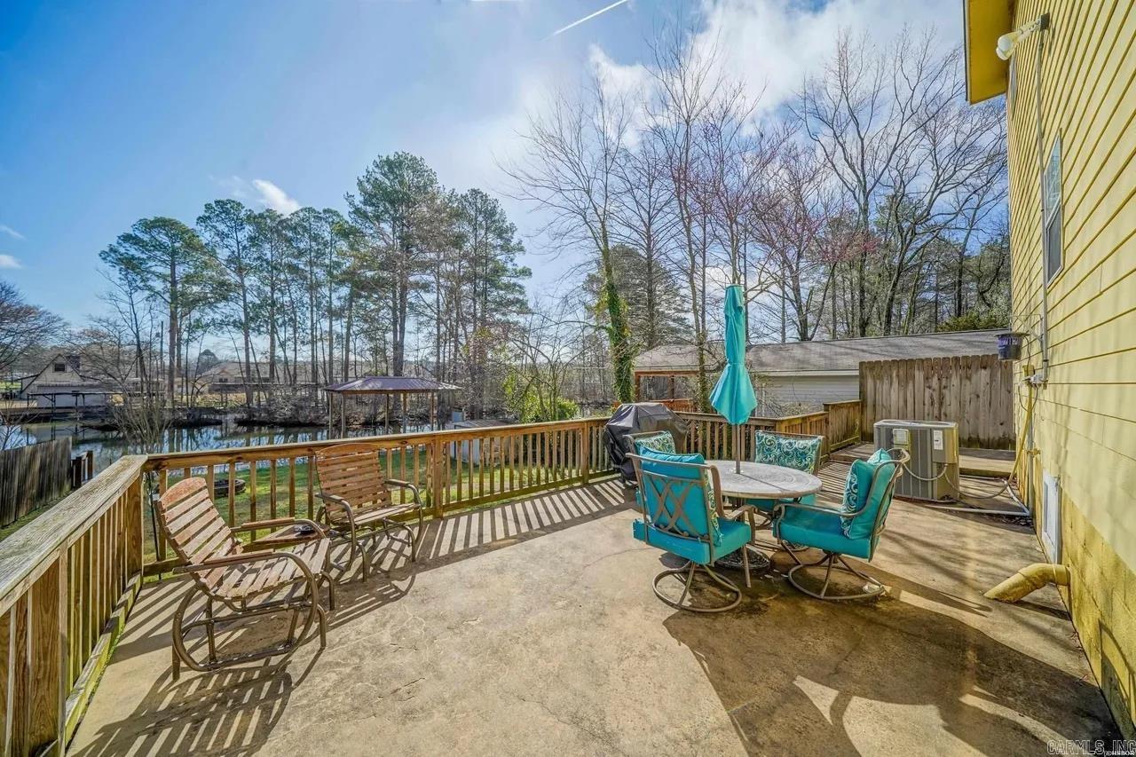 WOODLAND SHORES - Residential