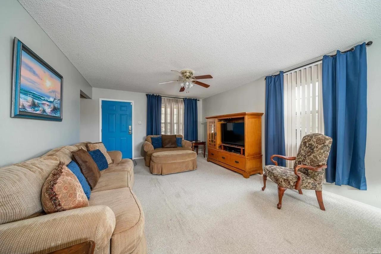 WOODLAND SHORES - Residential