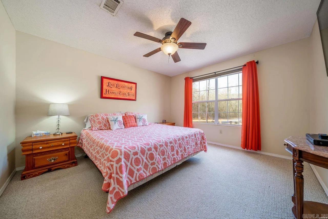 WOODLAND SHORES - Residential