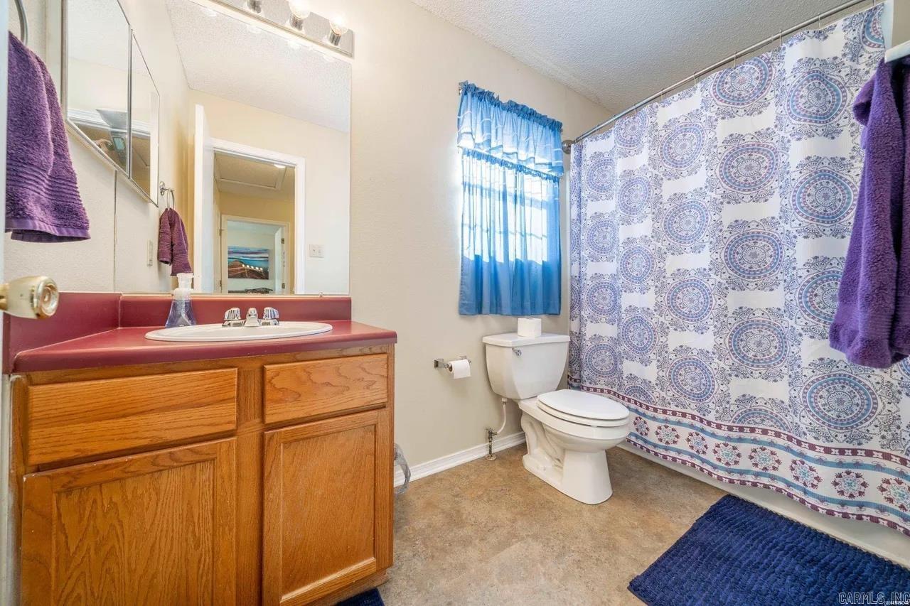 WOODLAND SHORES - Residential