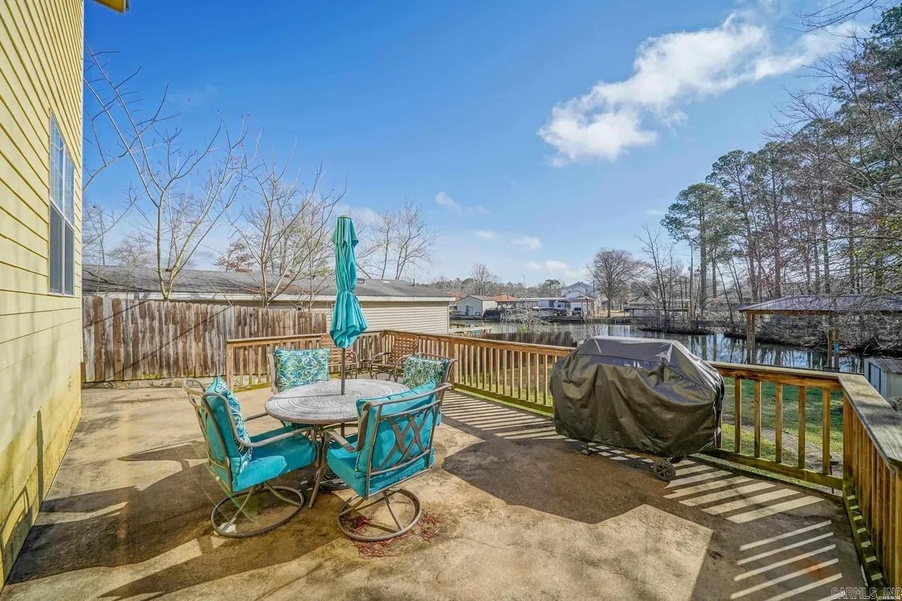 WOODLAND SHORES - Residential