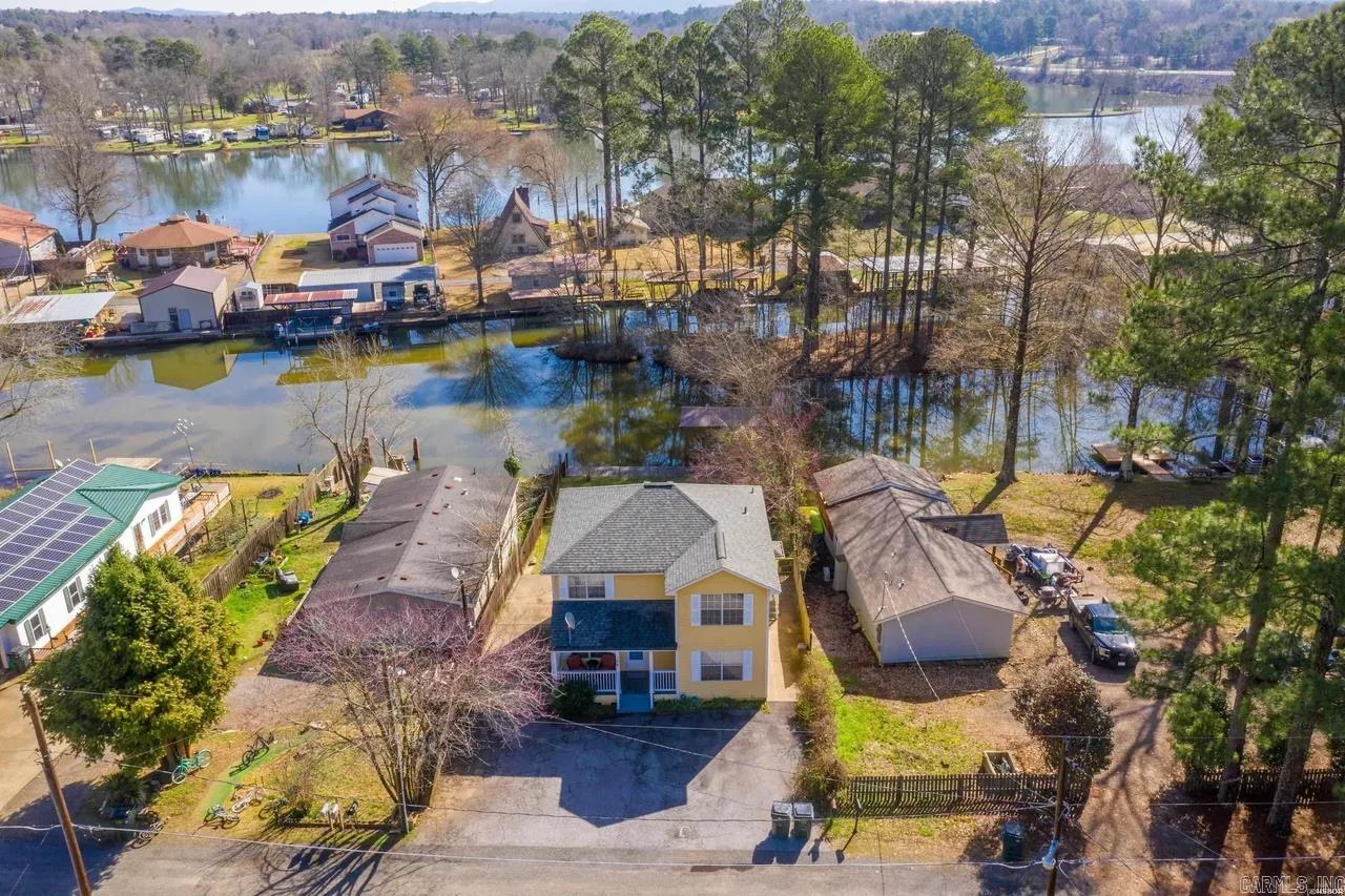 WOODLAND SHORES - Residential