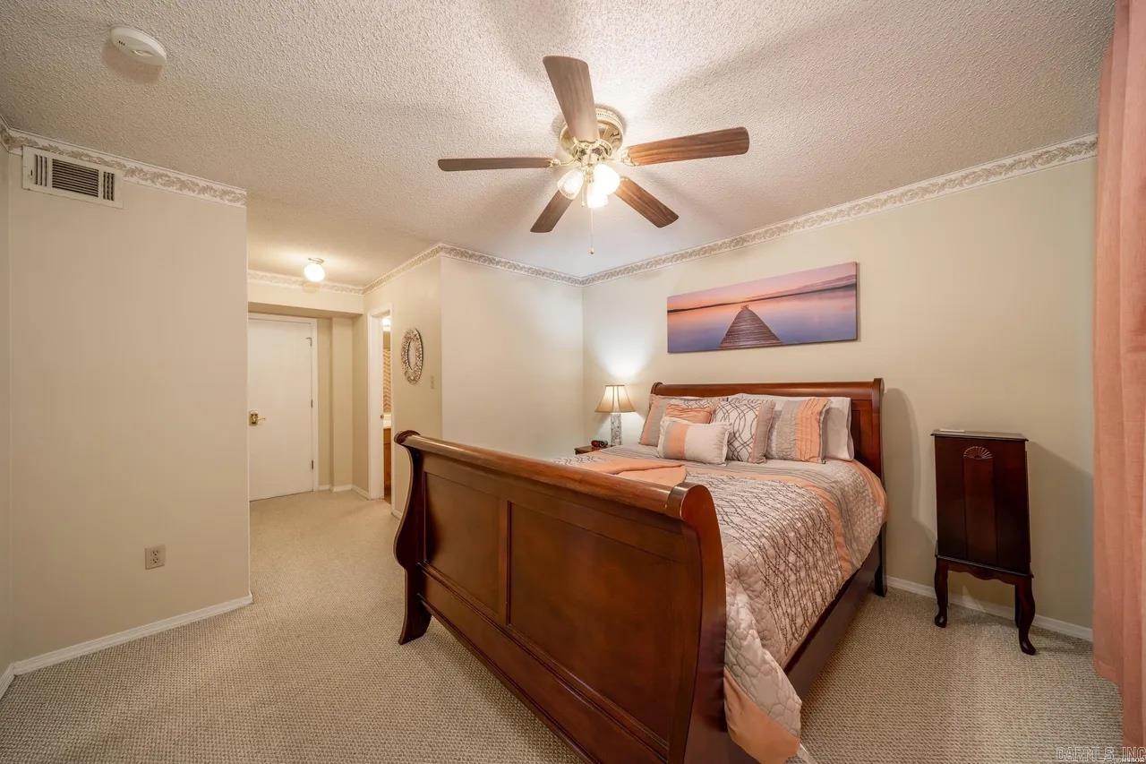 WOODLAND SHORES - Residential