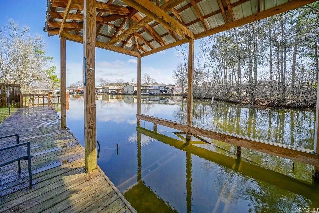 WOODLAND SHORES - Residential