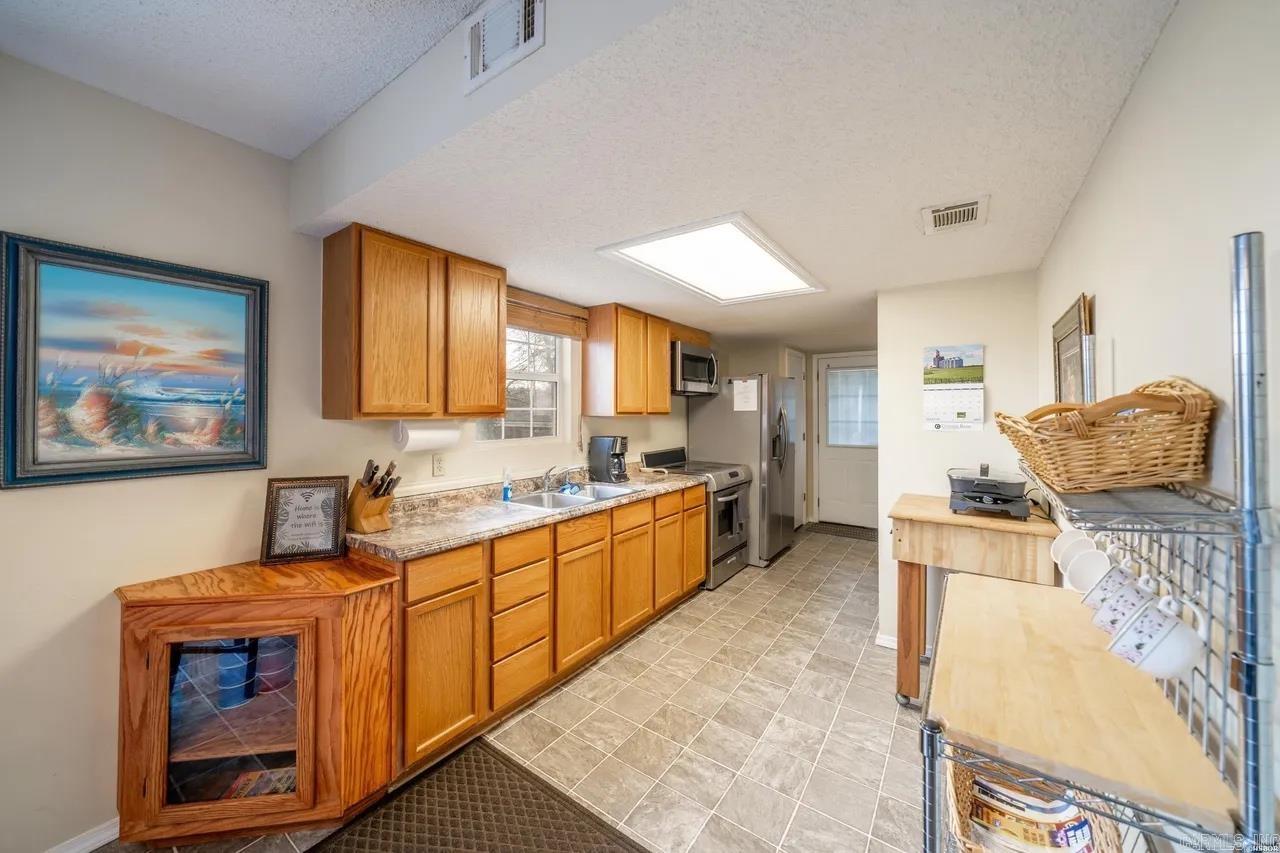 WOODLAND SHORES - Residential