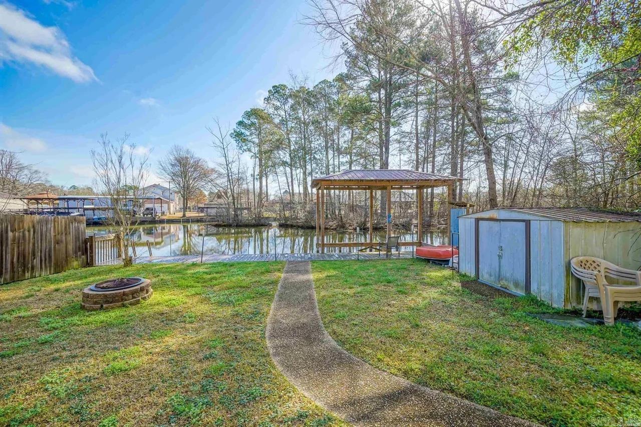 WOODLAND SHORES - Residential