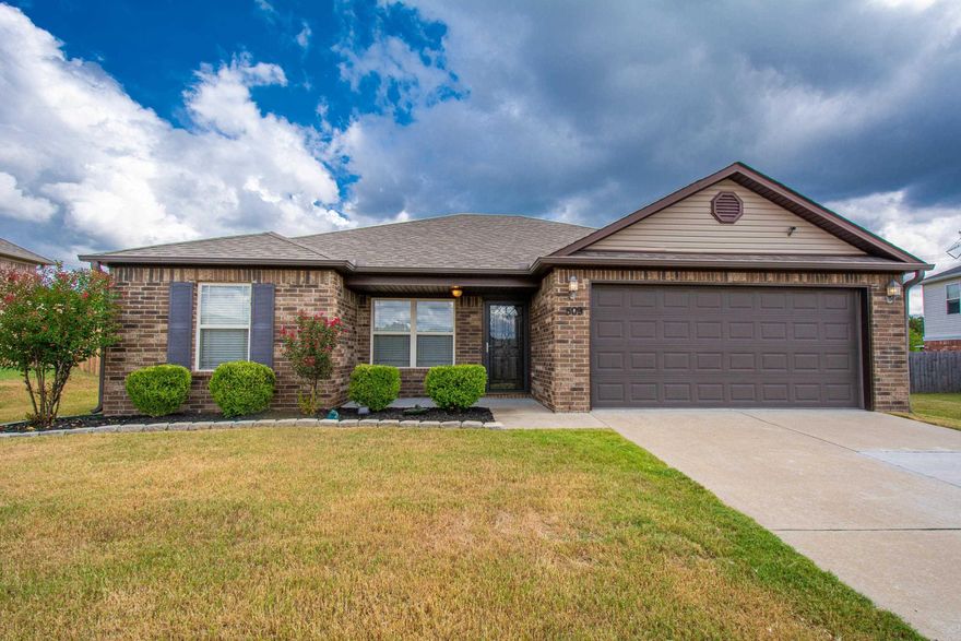 Well cared for home in Cabot in the Pleasant Forest Subdivision.  Located on a cul-de-sac, this one level home has 3 bedrooms, 2 full baths, spacious living area, pantry in the kitchen, laundry room, covered patio, storage shed and fully fenced yard. This one is move in ready and convenient to restaurants, shopping and Highway 67/167.