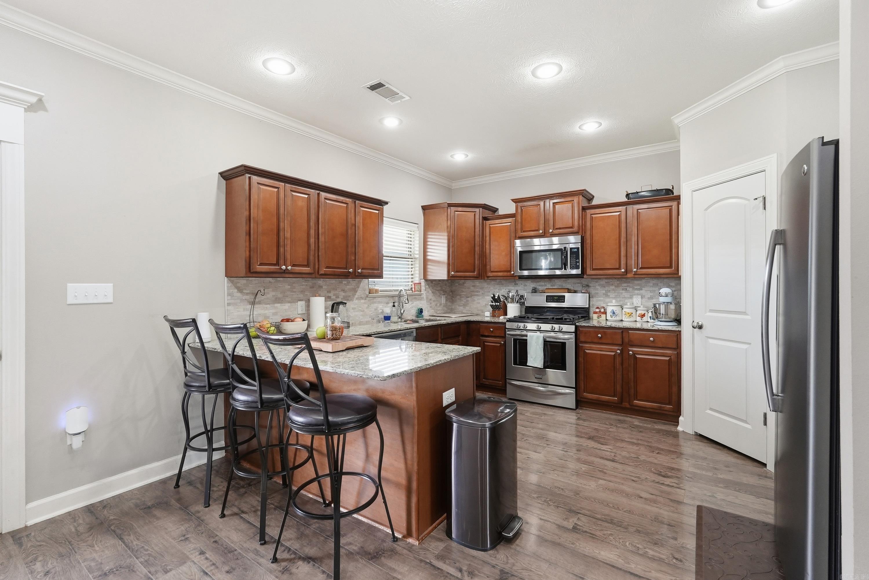 MAKENNA COVE - Residential