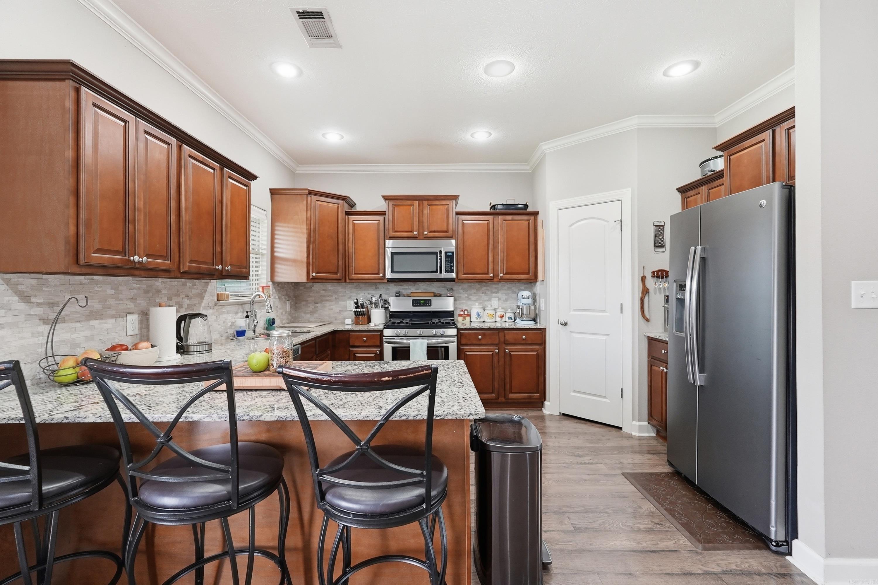 MAKENNA COVE - Residential