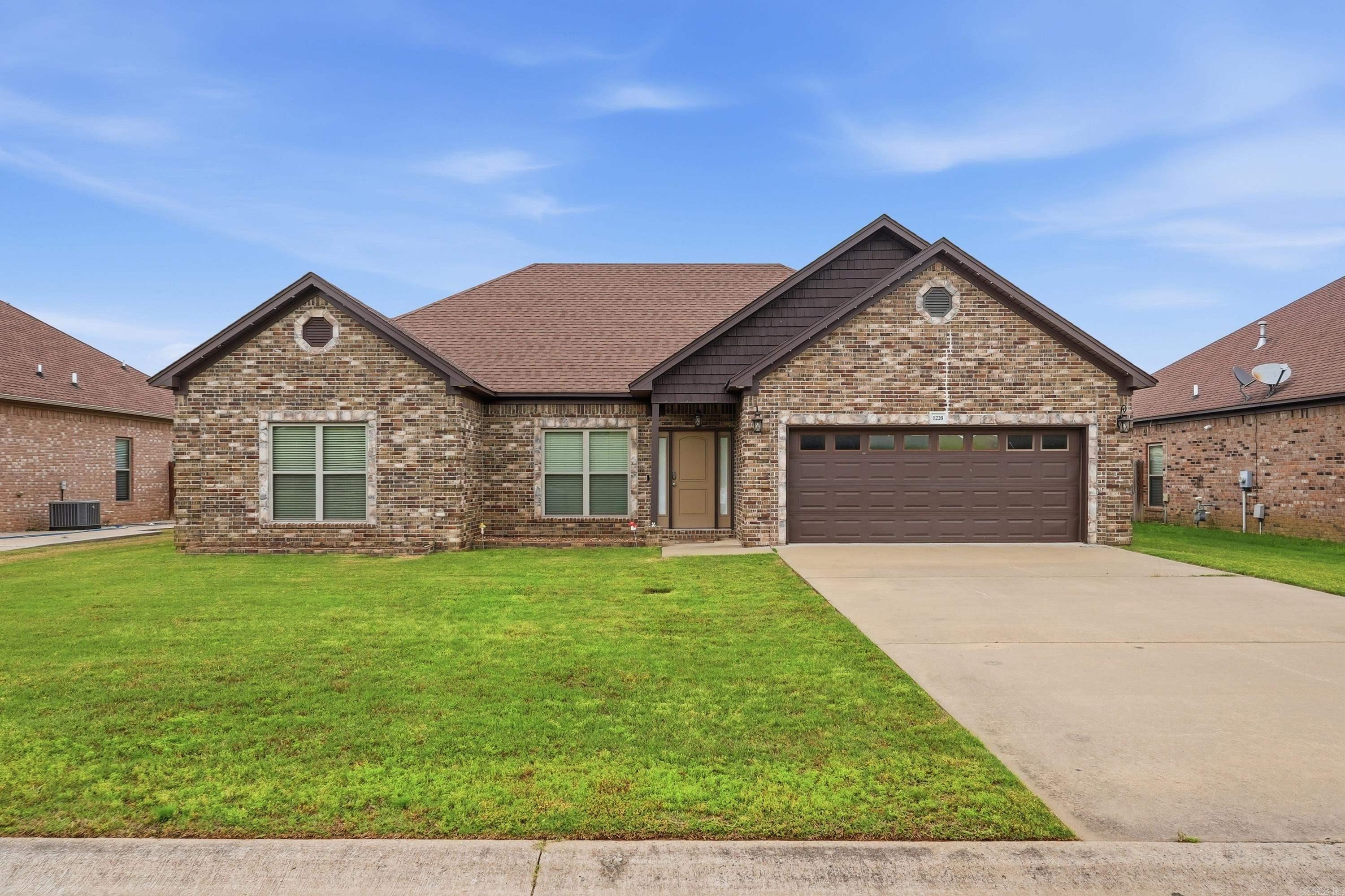 MAKENNA COVE - Residential
