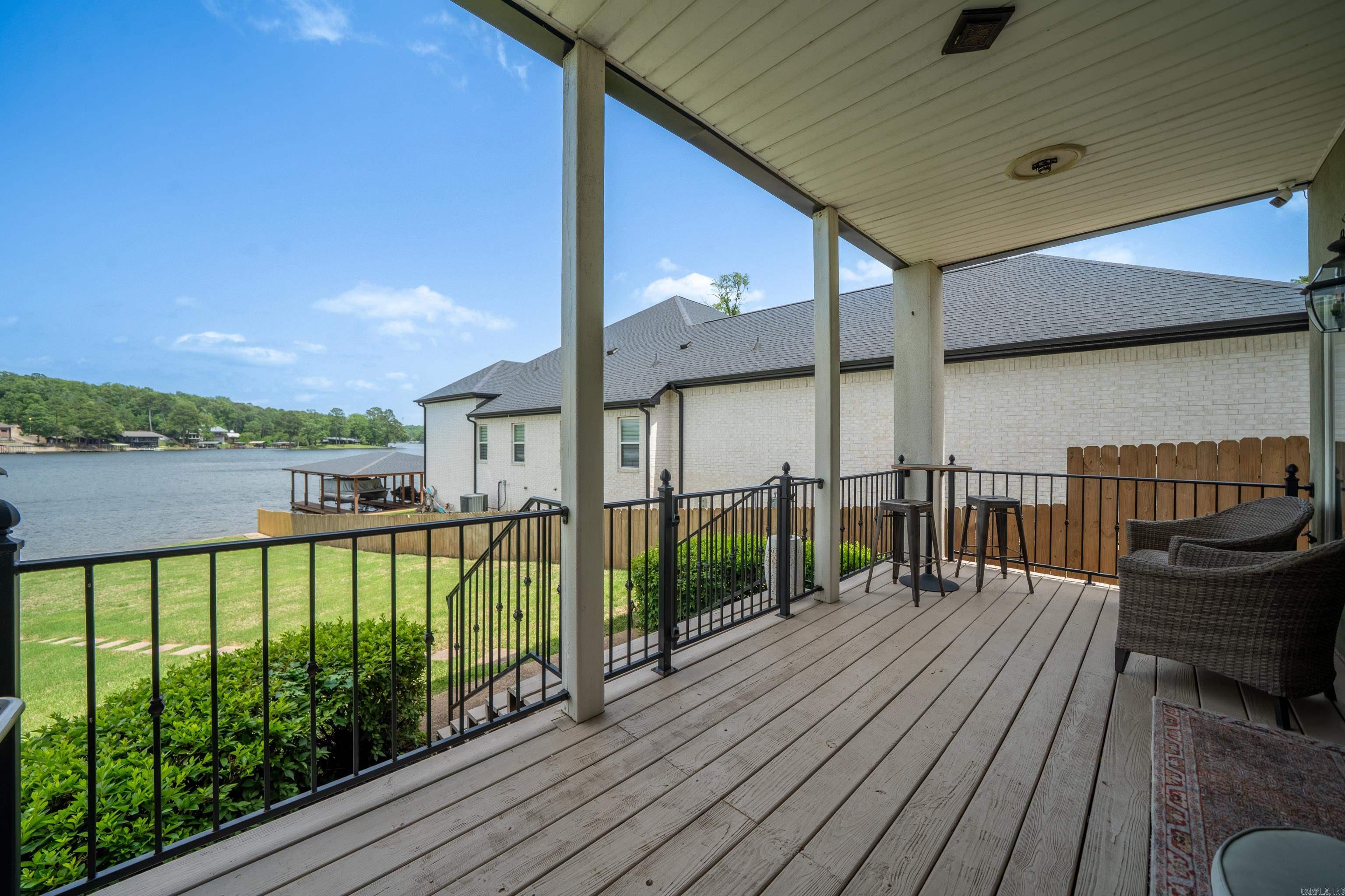 MAJESTIC LAKE VILLAGE TOWNHOMES - Residential