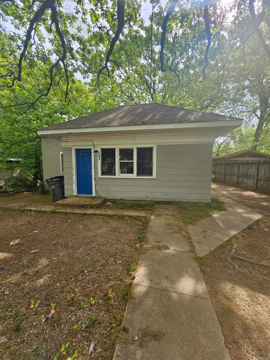 Looking for a home in the Hot Springs area. This charming 3 bed 1 bath home is available for rent. The home was recently updated and will make a great home for you. Call today to set up your private showing.