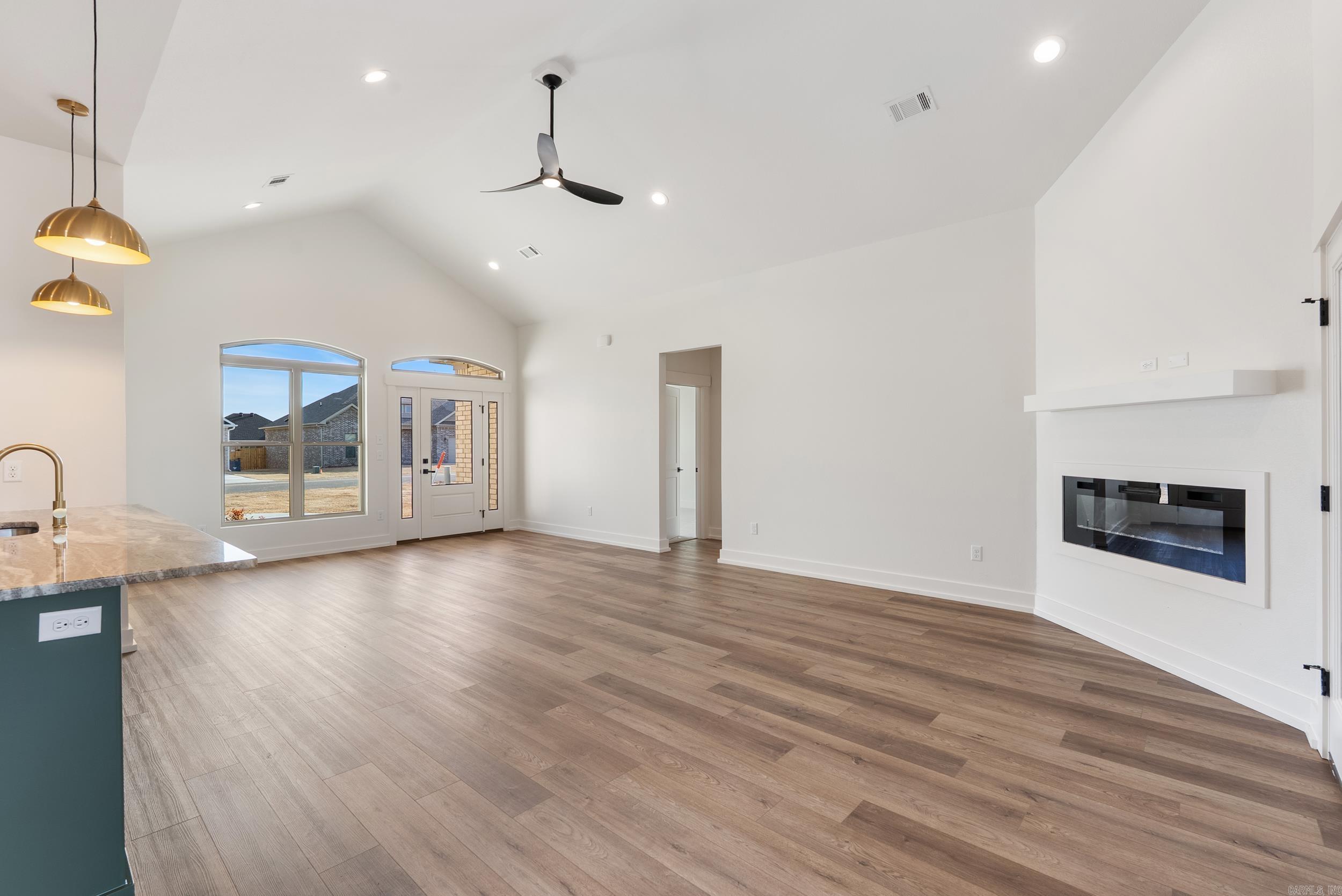 EAST MEADOW - Residential